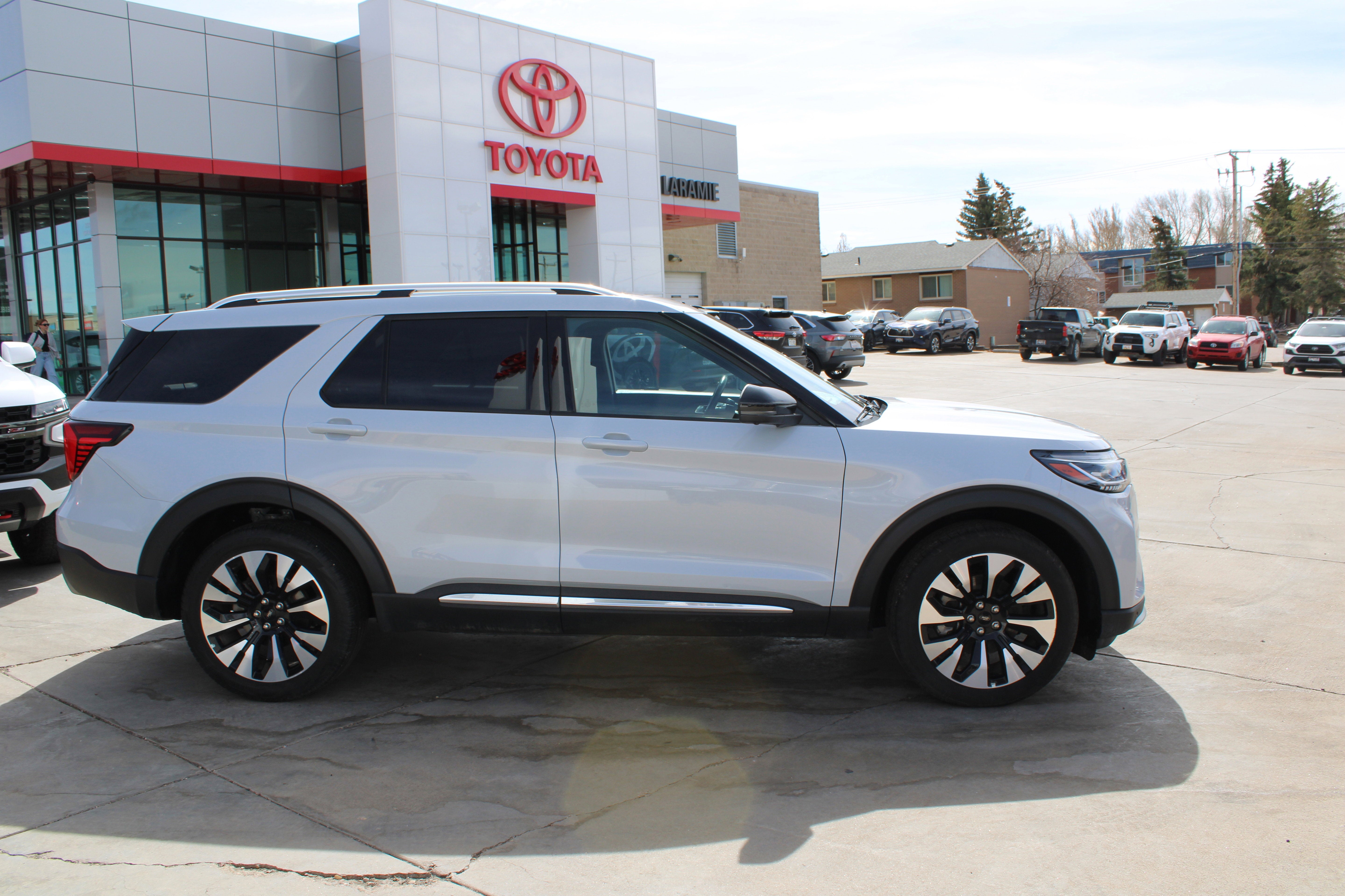 2025 Ford Explorer Platinum