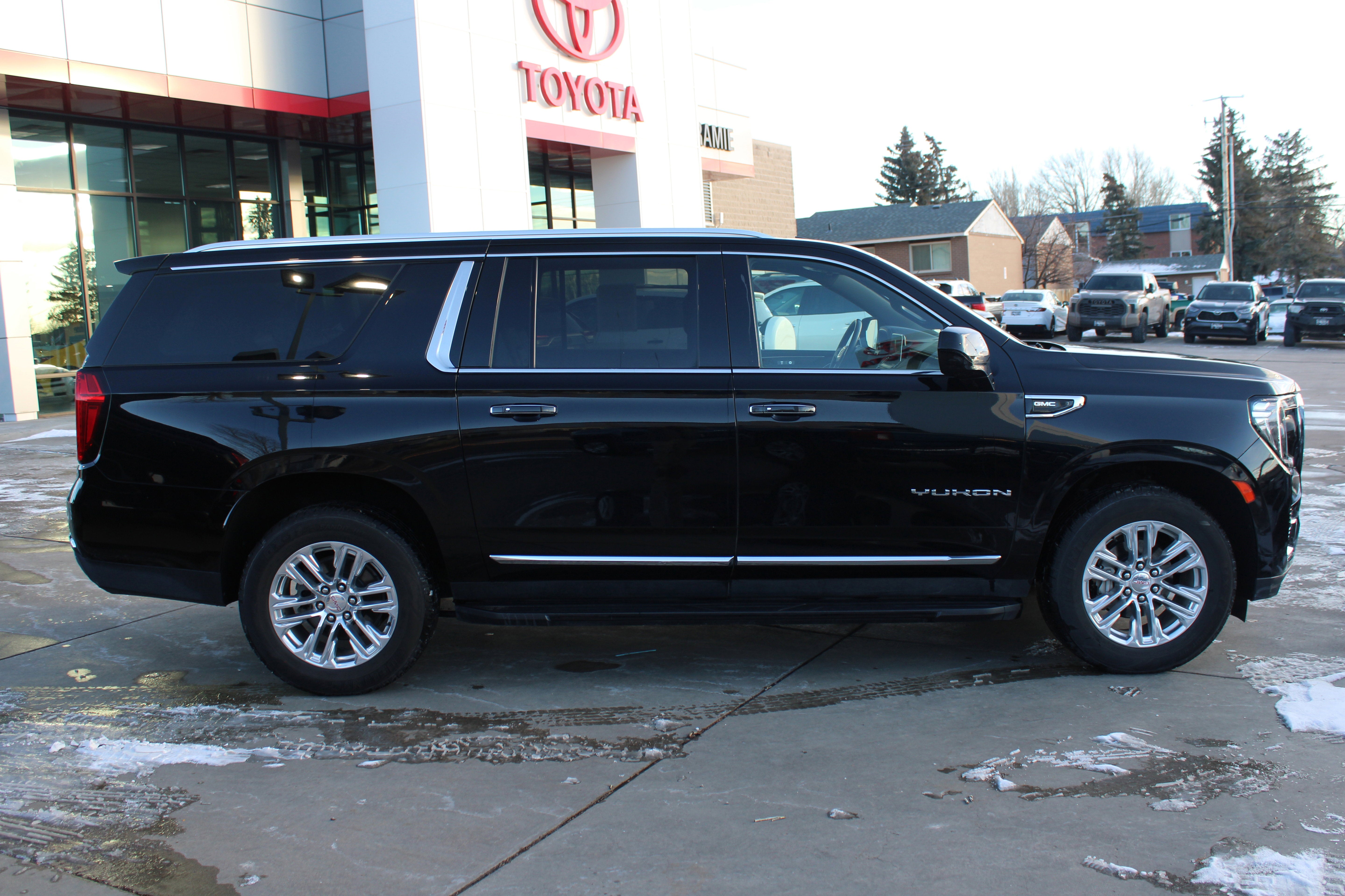 2023 GMC Yukon XL SLT