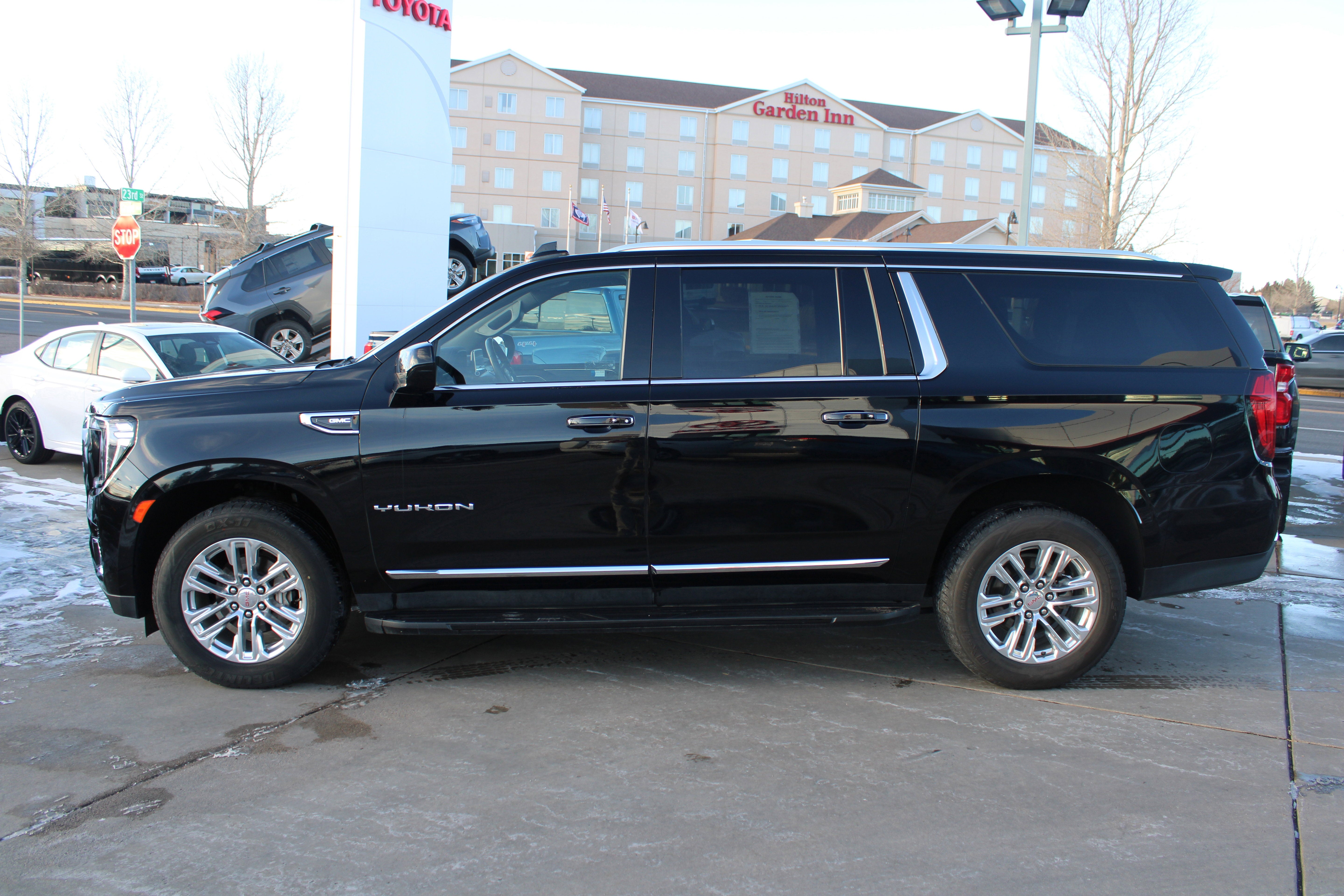 2023 GMC Yukon XL SLT