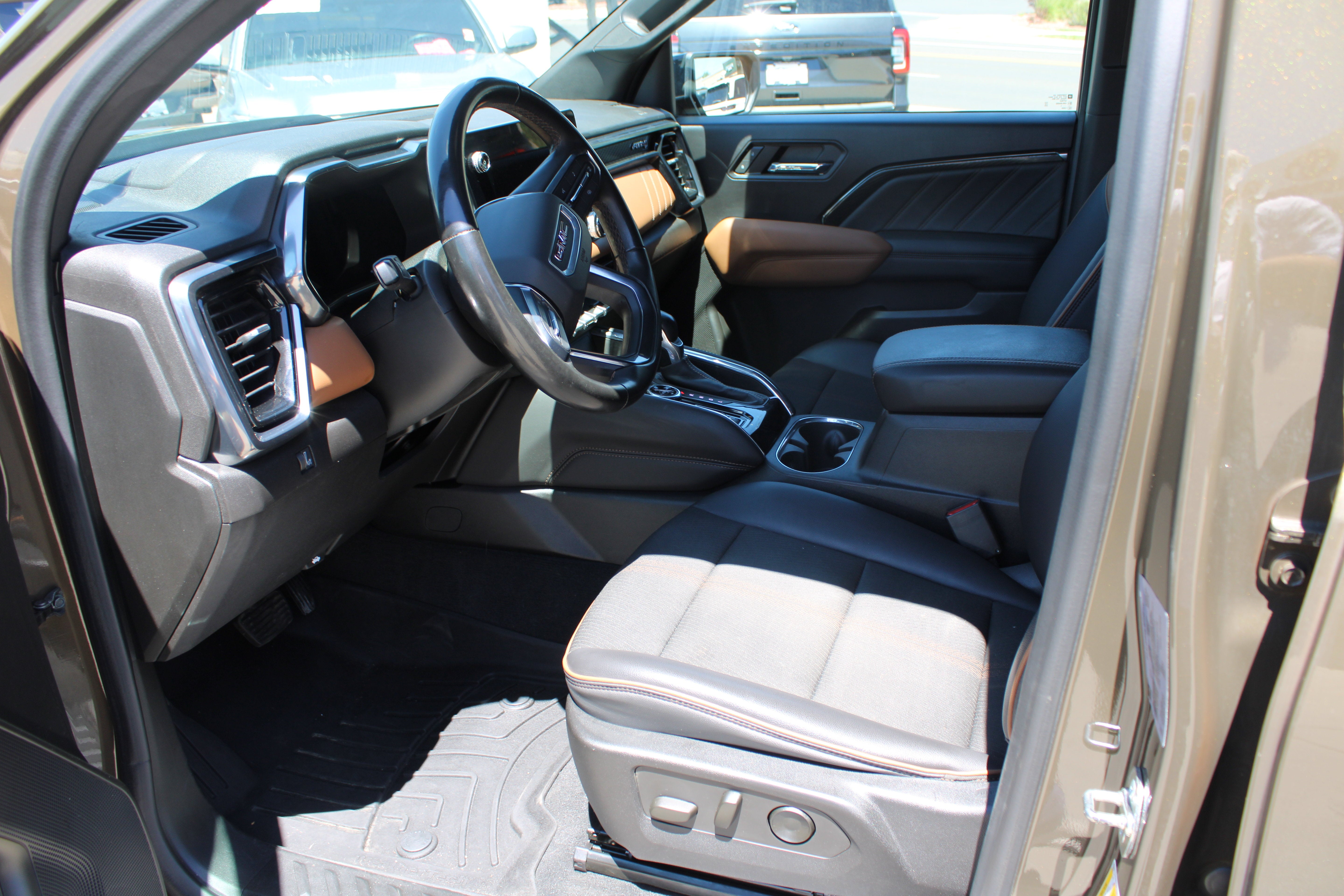 2024 GMC Canyon 4WD AT4