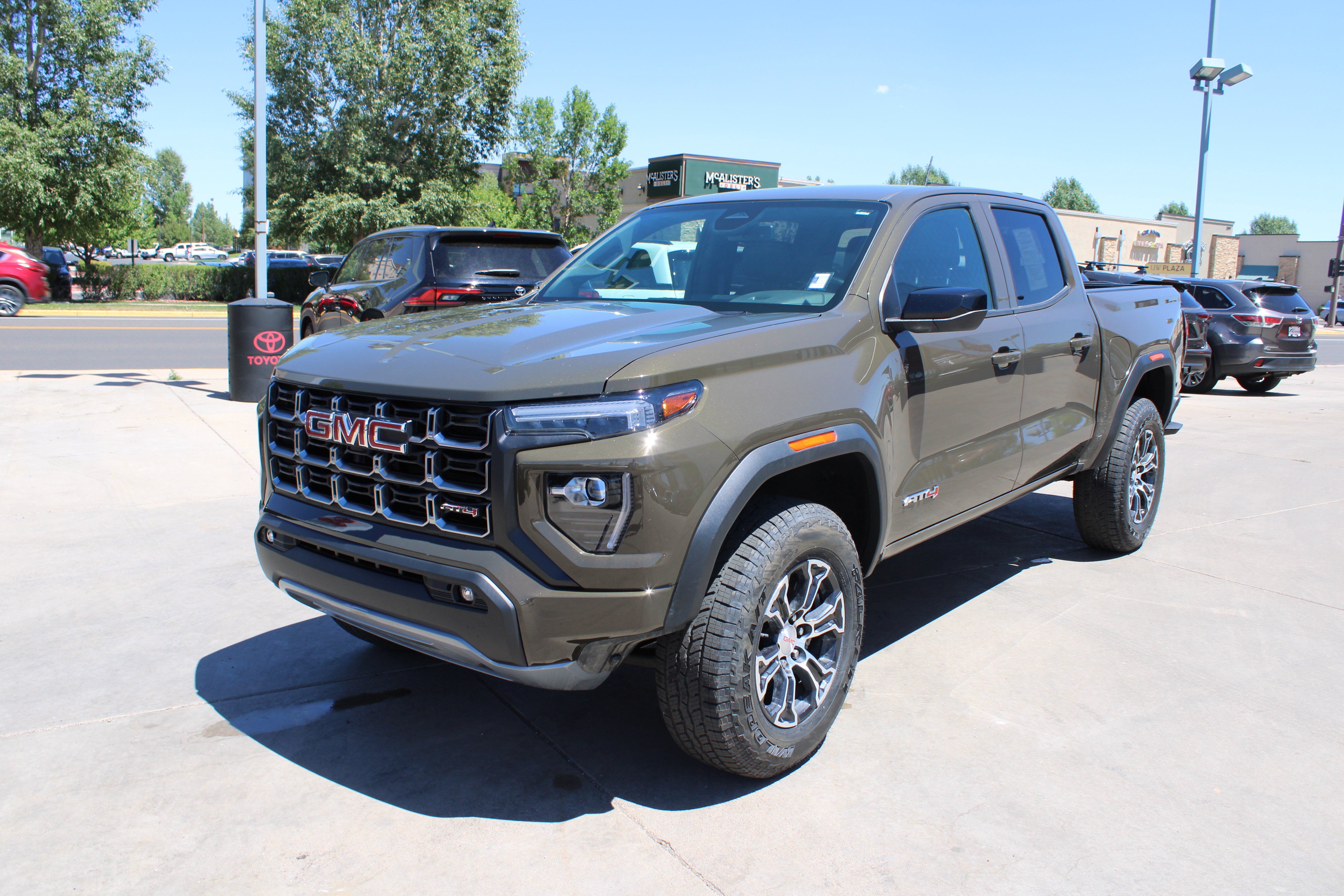 2024 GMC Canyon 4WD AT4