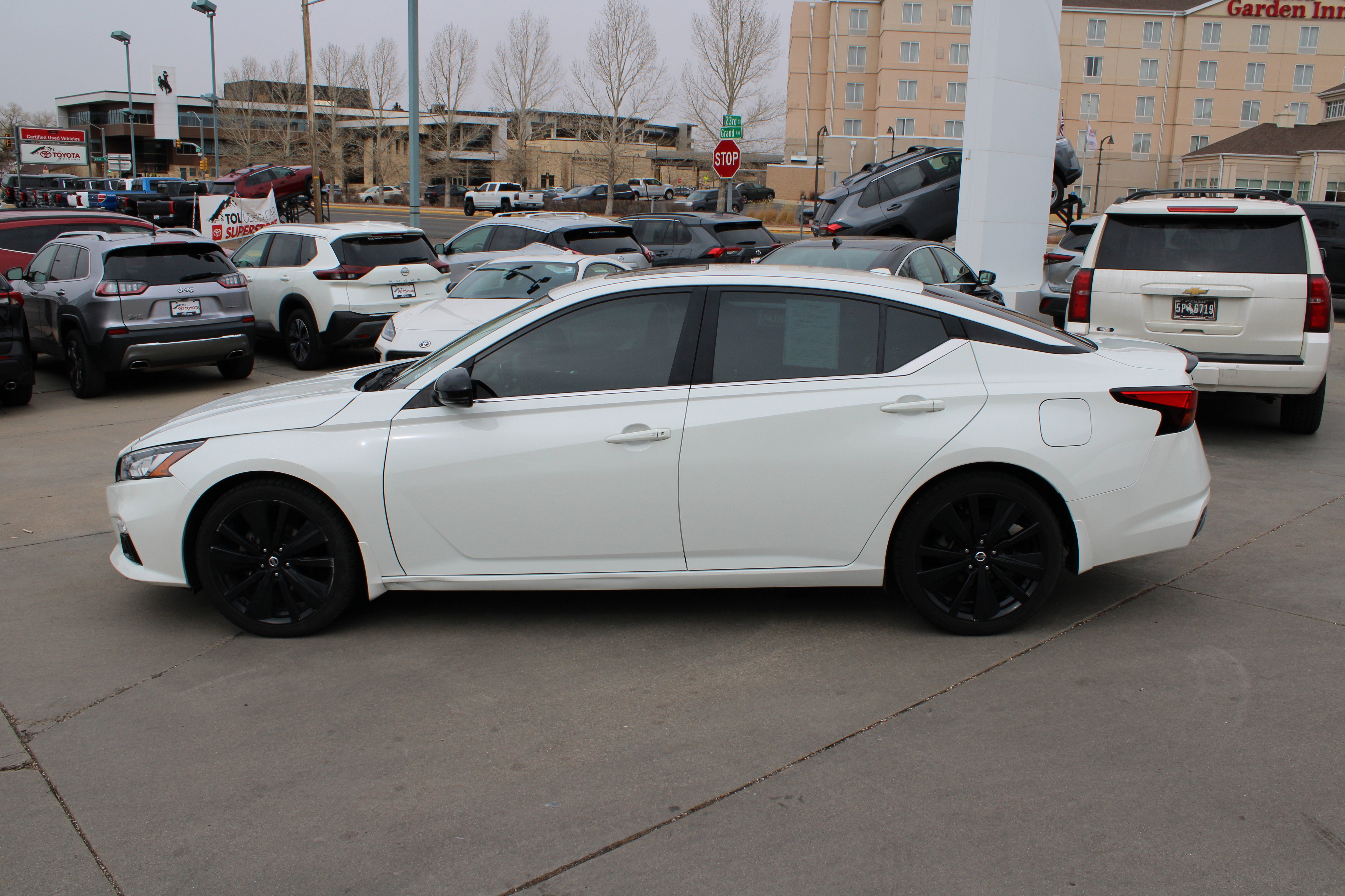 2022 Nissan Altima 2.5 SR