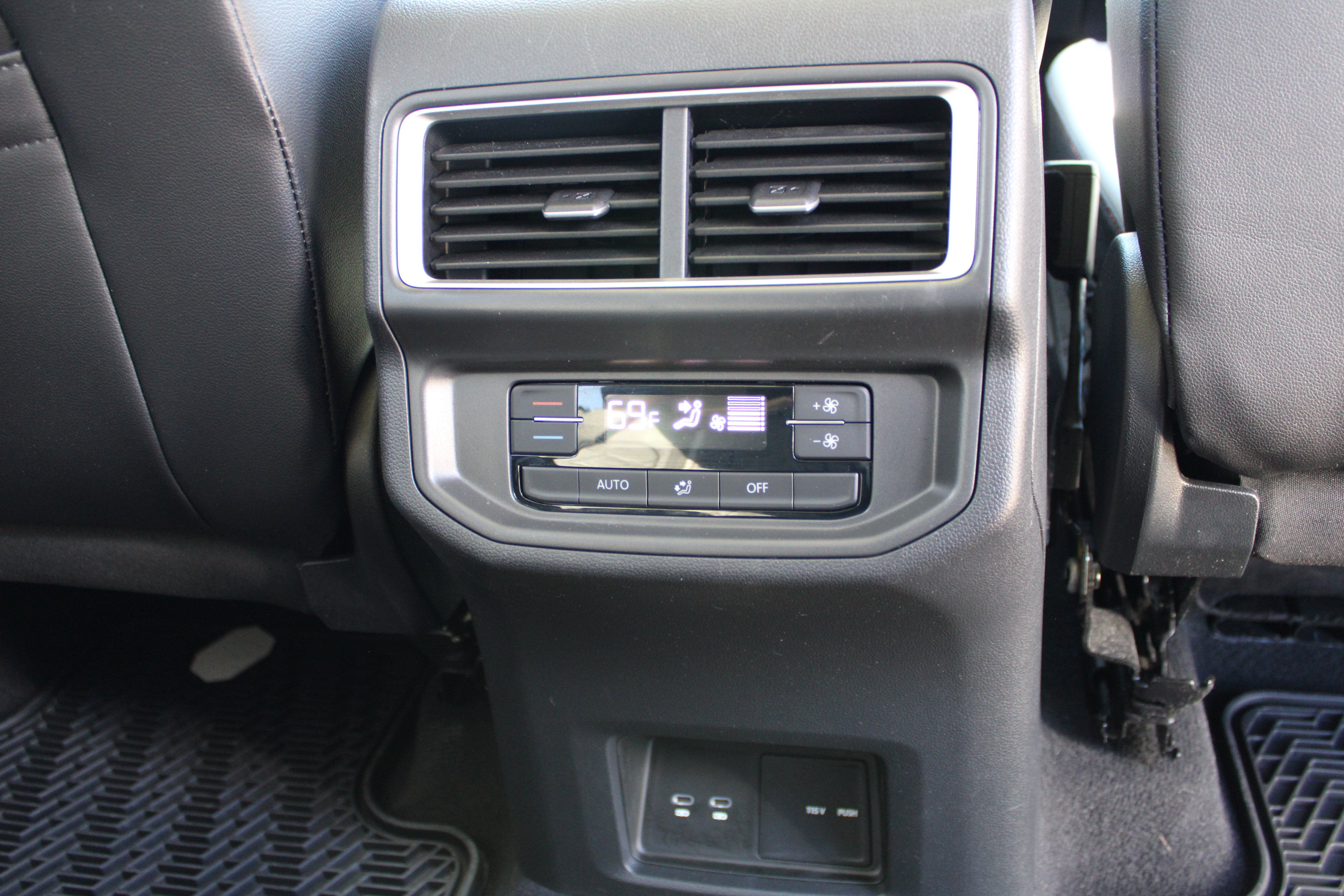 2024 Volkswagen Atlas 2.0T Peak Edition SEL