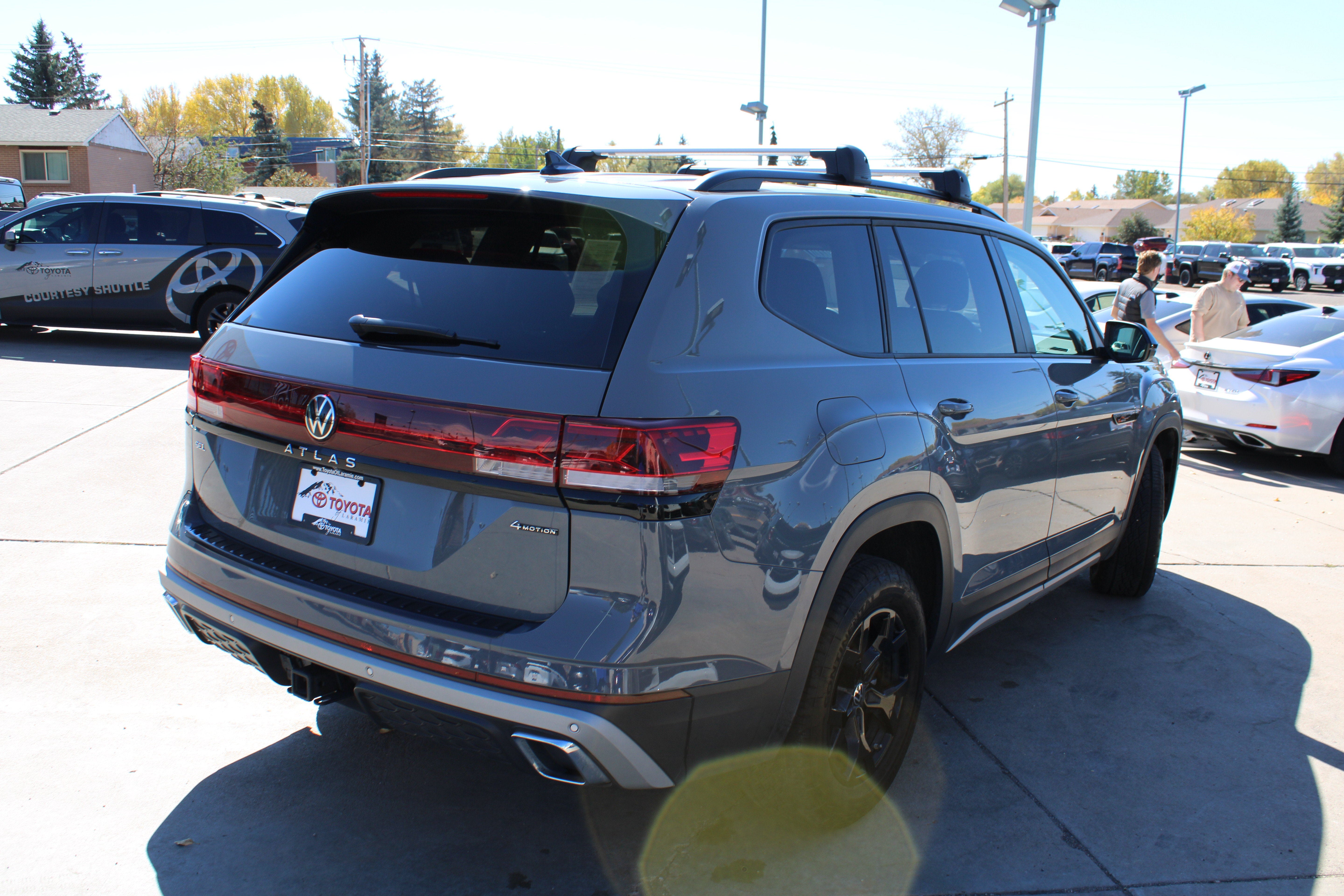 2024 Volkswagen Atlas 2.0T Peak Edition SEL