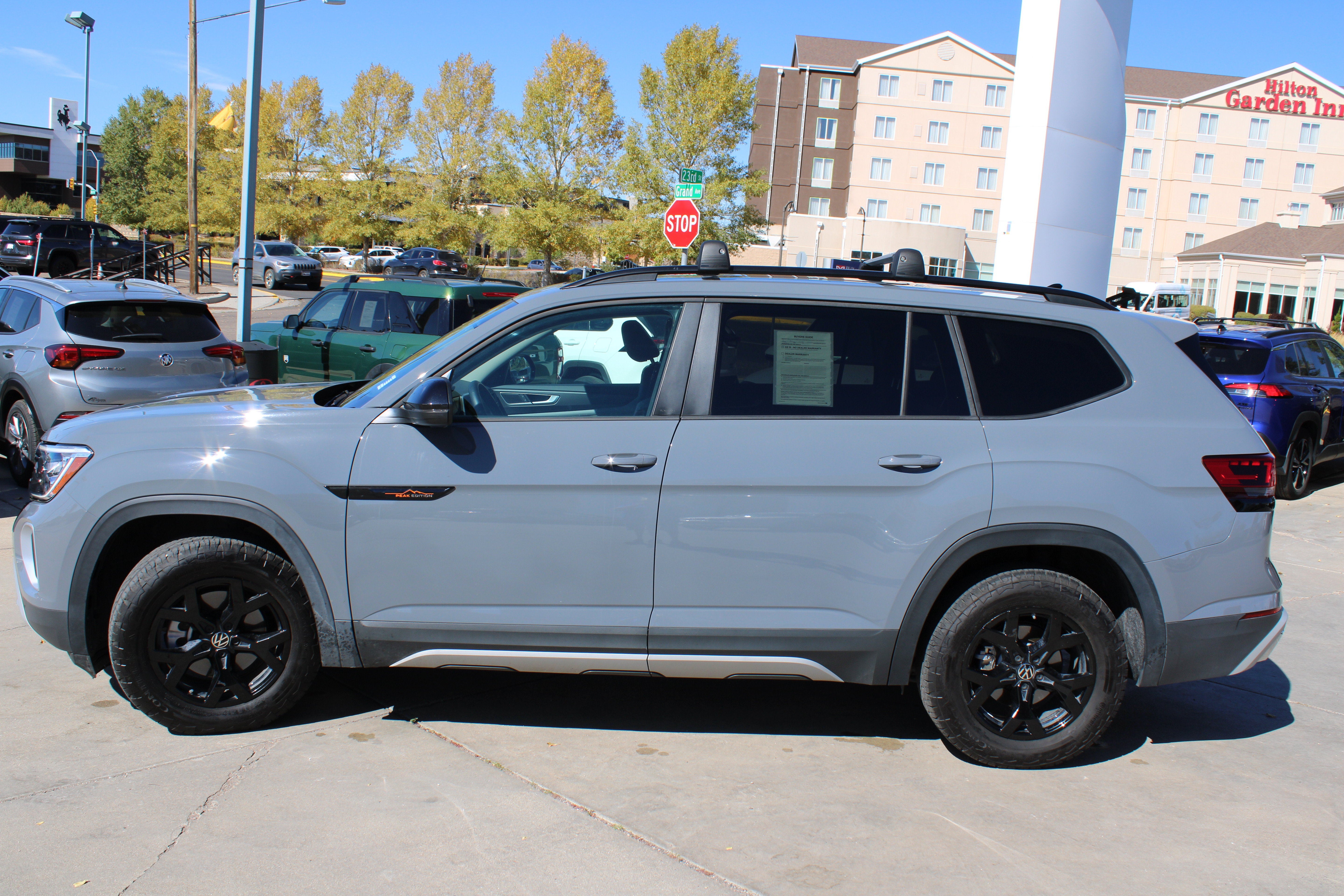 2024 Volkswagen Atlas 2.0T Peak Edition SEL