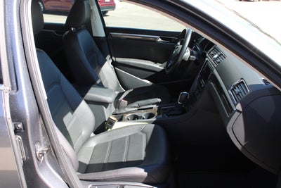 2017 Volkswagen Passat 1.8T SE w/Technology