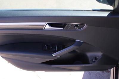 2017 Volkswagen Passat 1.8T SE w/Technology