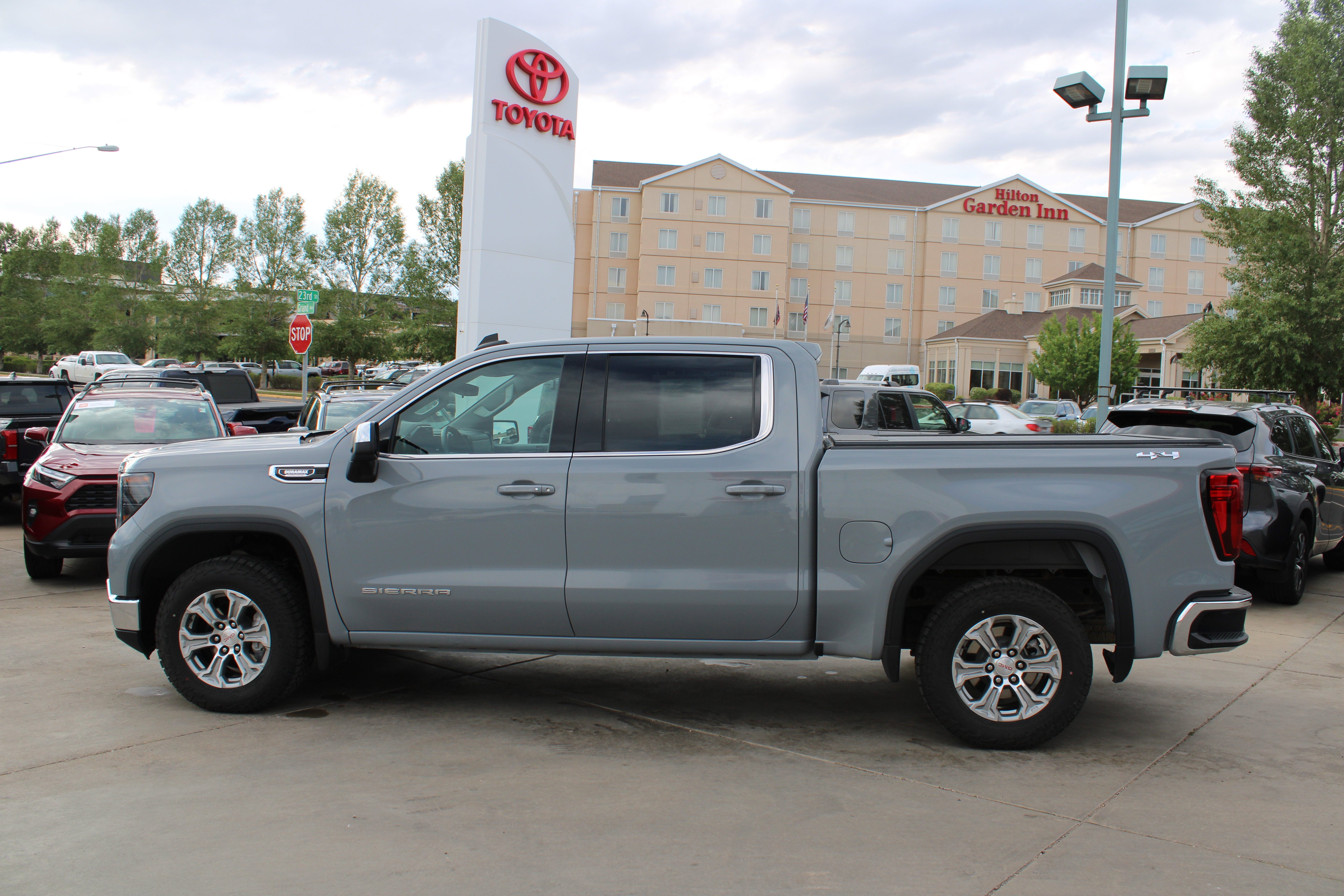 2025 GMC Sierra 1500 SLE