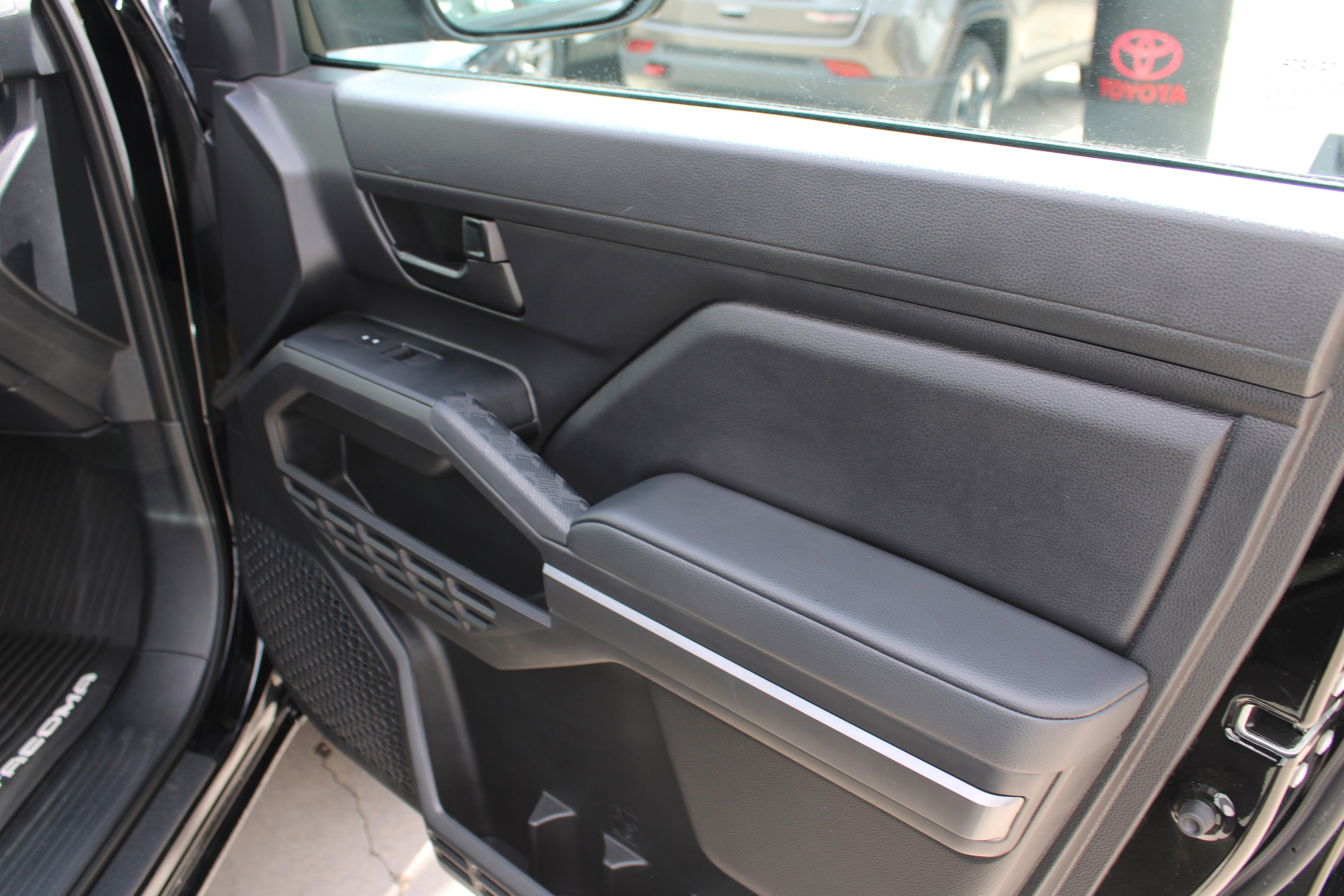 2025 Toyota Tacoma 4WD SR5