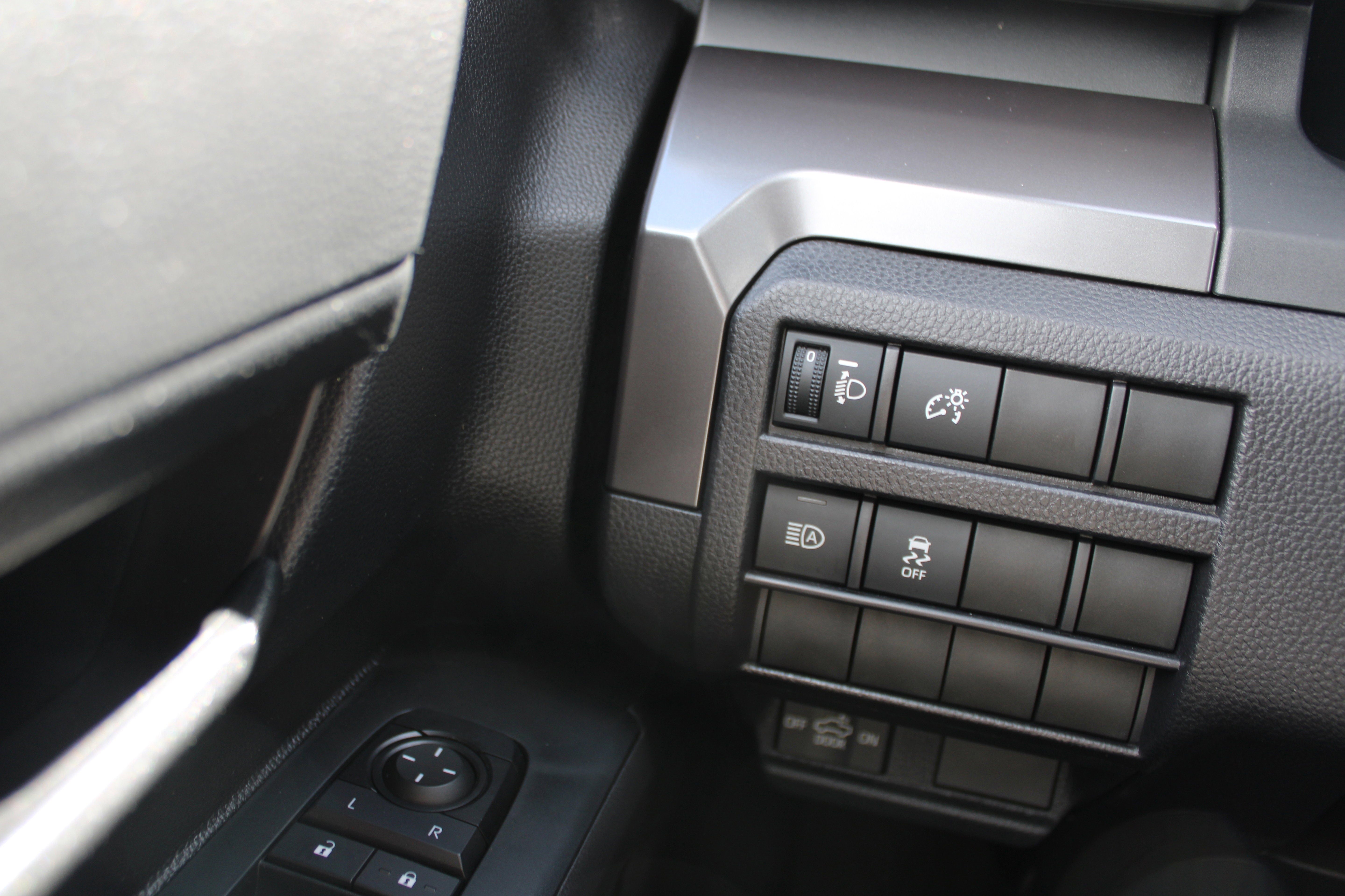 2025 Toyota Tacoma 4WD SR5