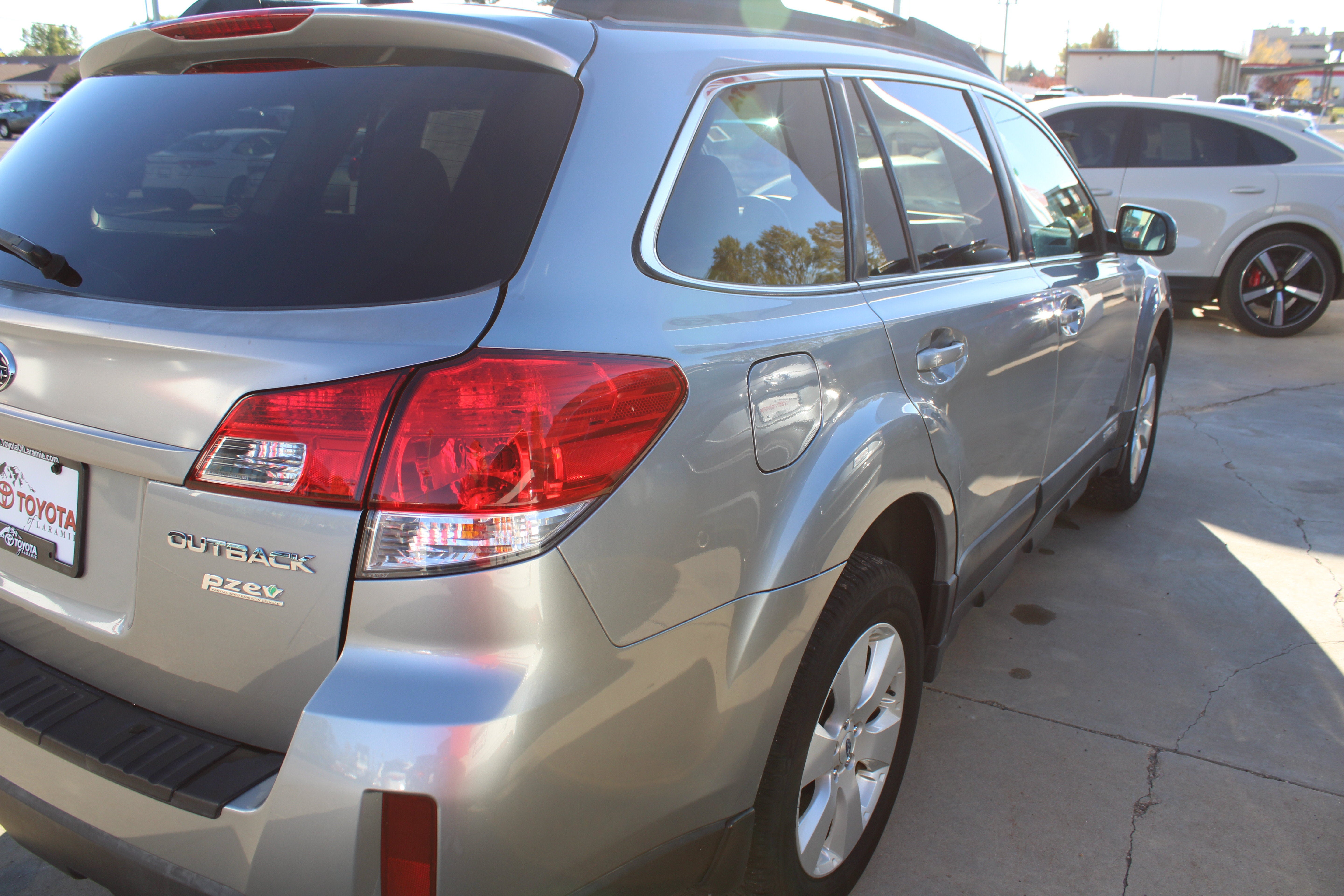 2011 Subaru Outback 2.5i Limited Pwr Moon/Nav
