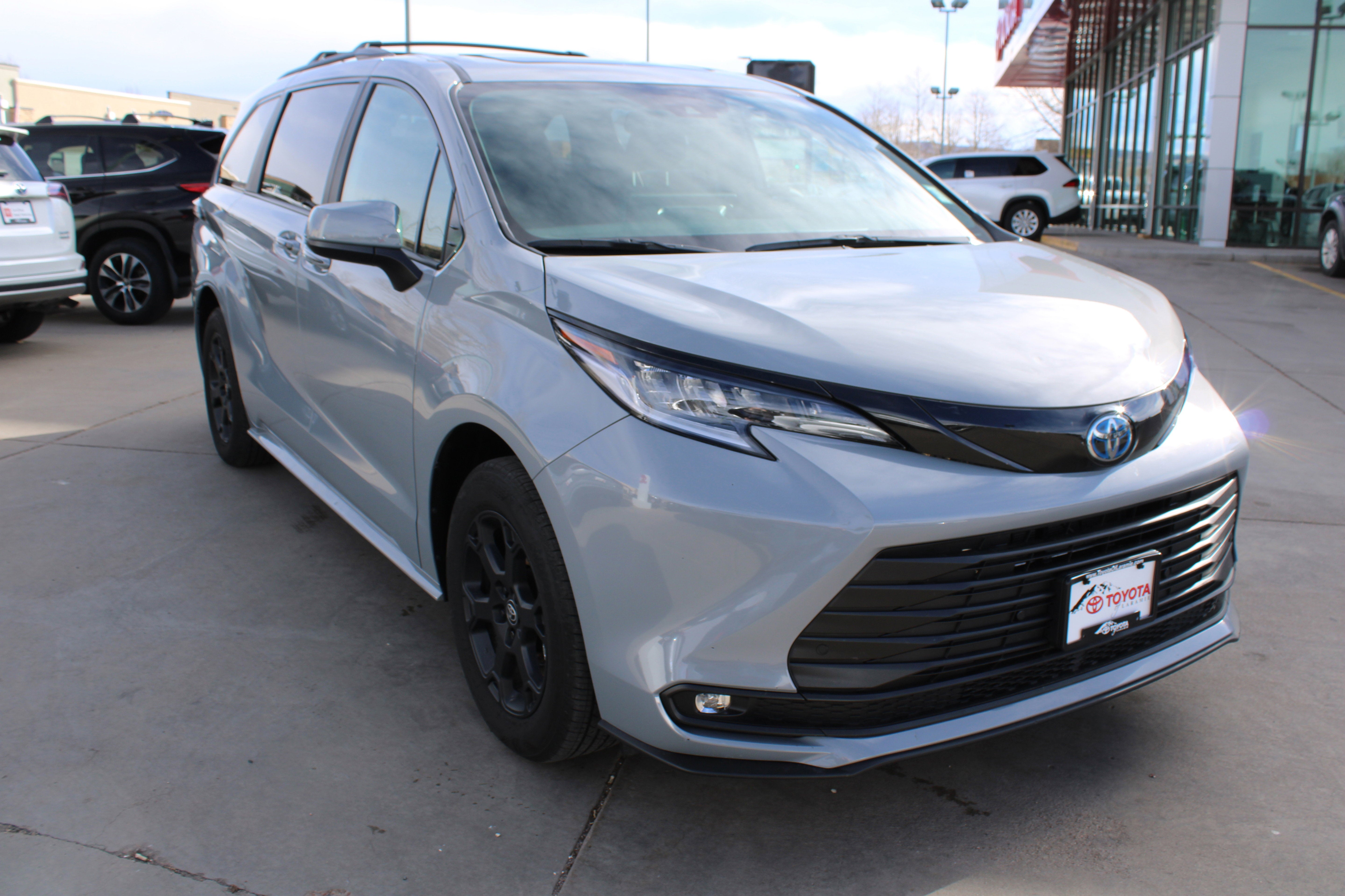 2025 Toyota Sienna Woodland Edition