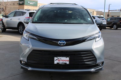 2025 Toyota Sienna Woodland Edition