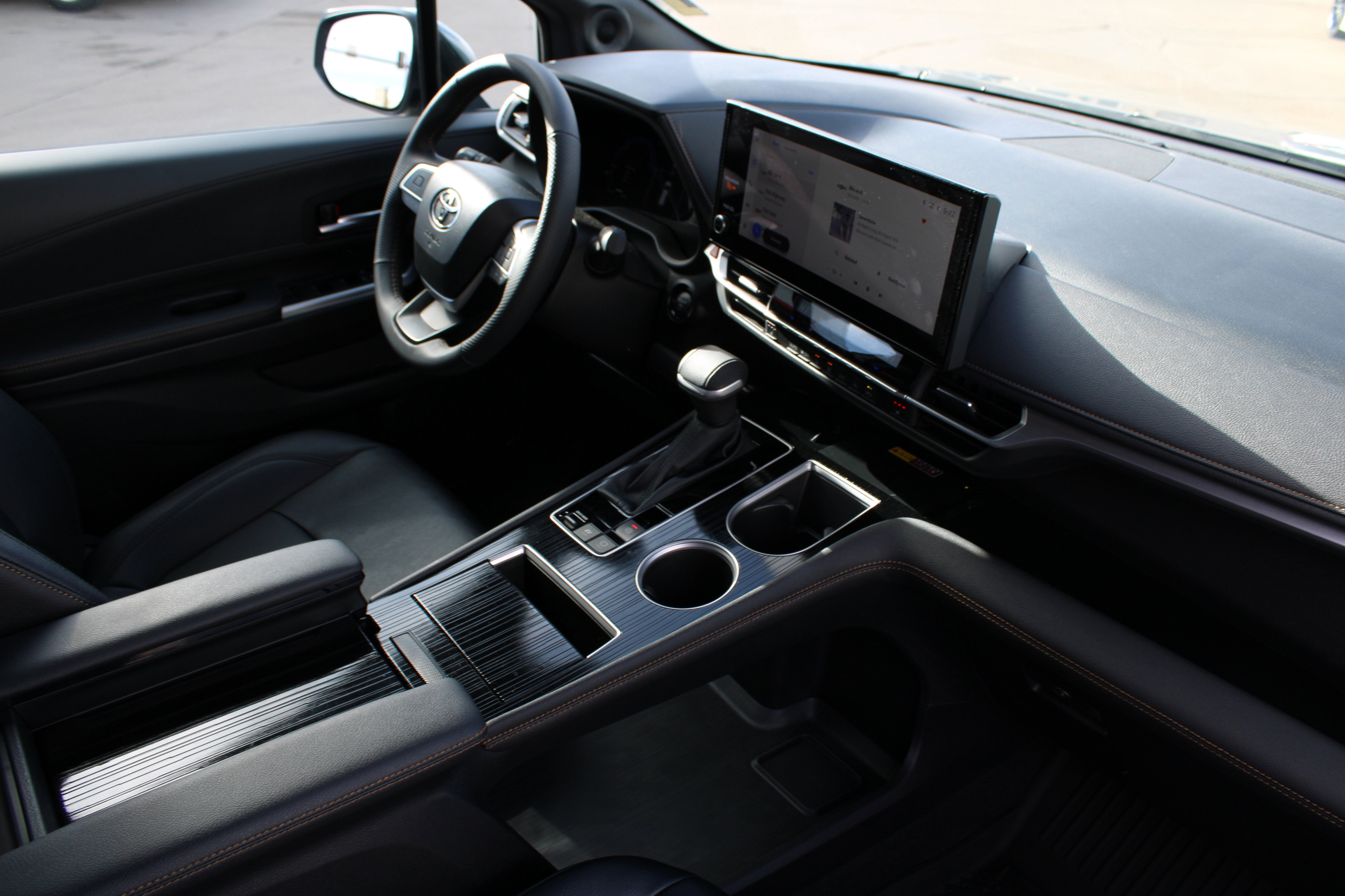 2025 Toyota Sienna Woodland Edition