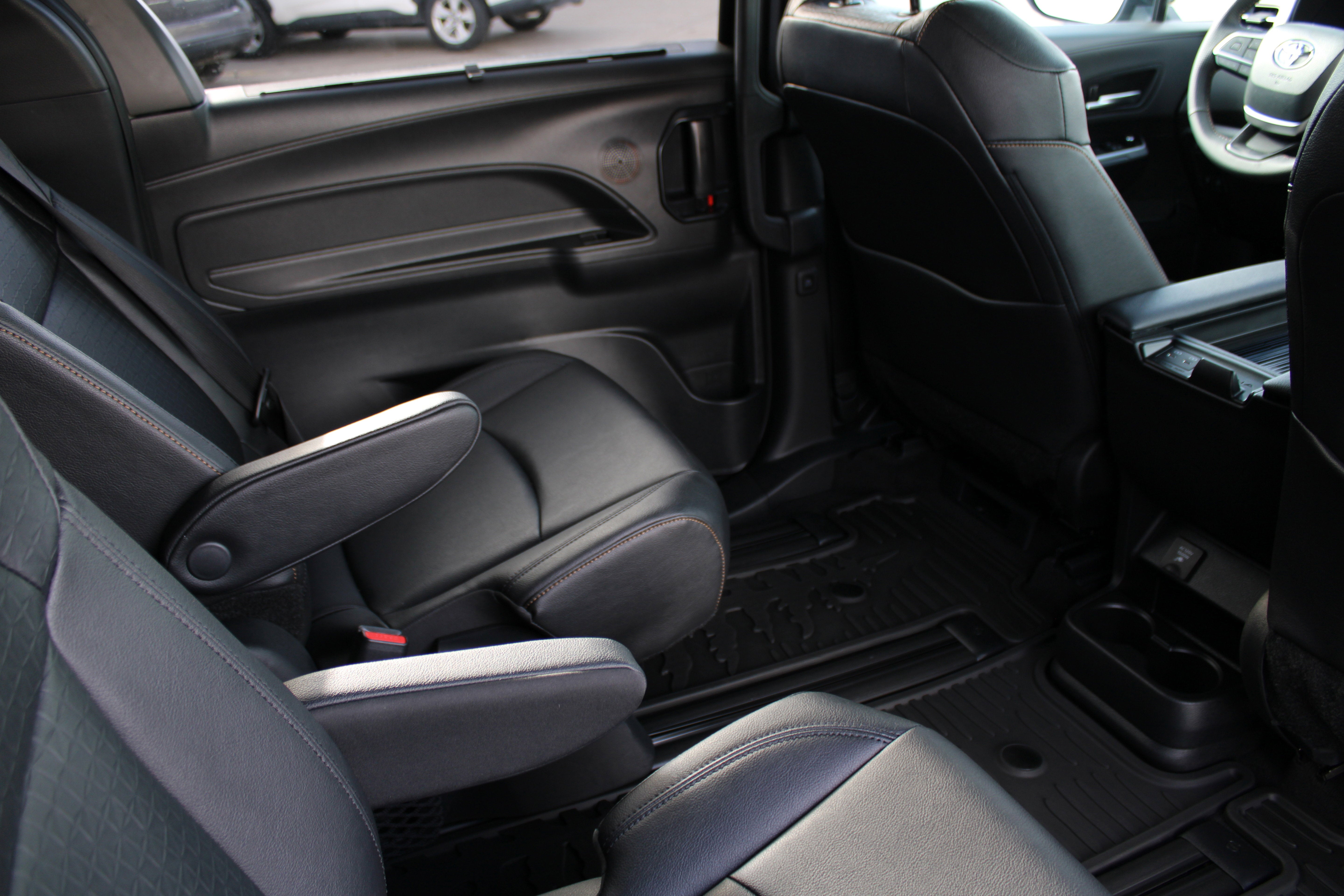 2025 Toyota Sienna Woodland Edition