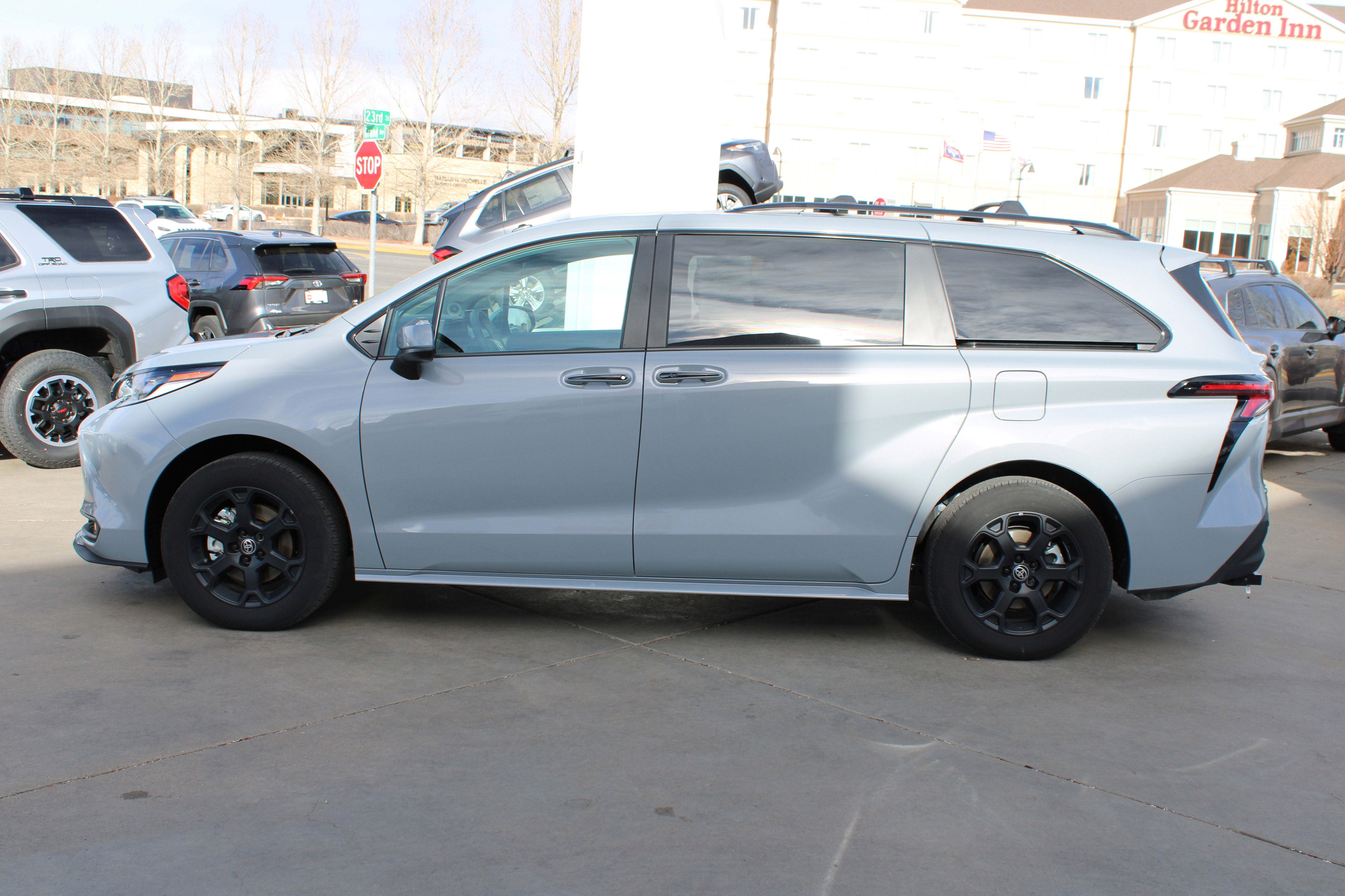 2025 Toyota Sienna Woodland Edition