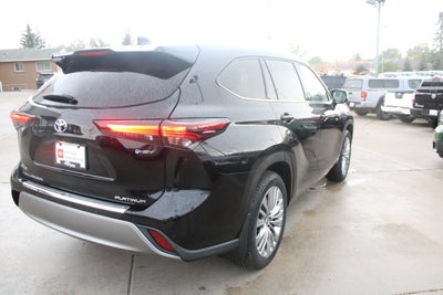 2026 Toyota Highlander Hybrid Platinum