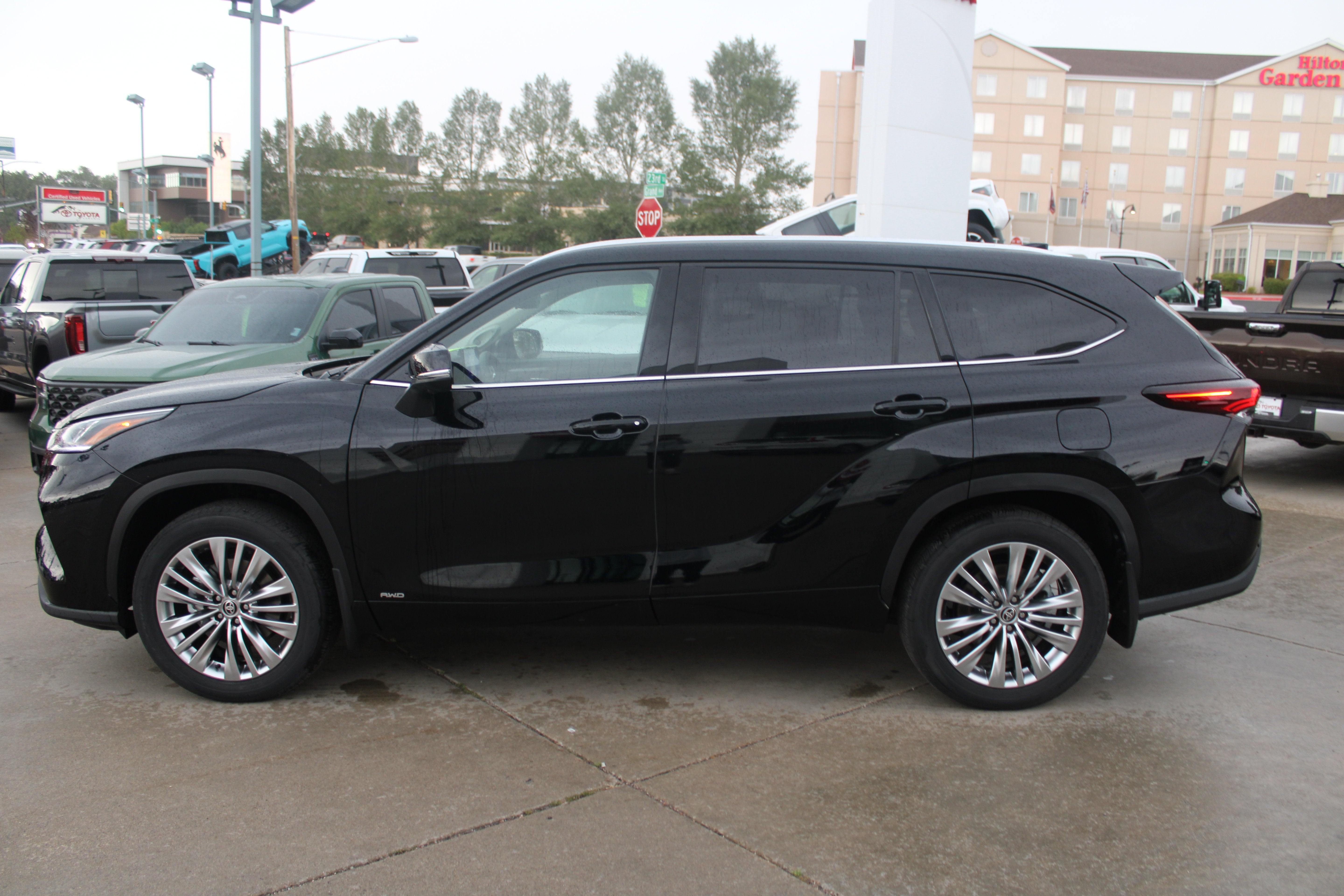 2026 Toyota Highlander Hybrid Platinum