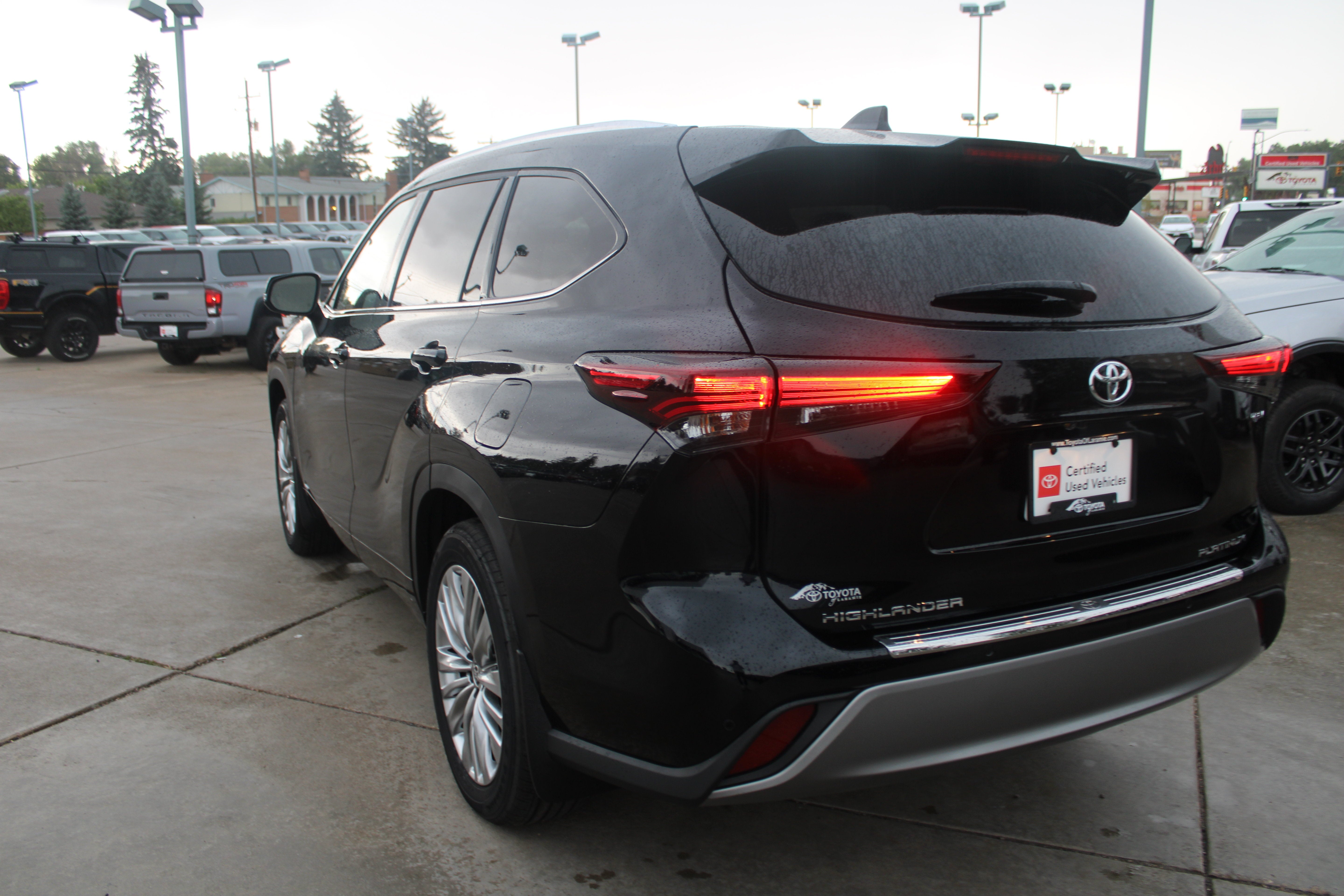2026 Toyota Highlander Hybrid Platinum