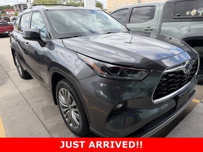 2021 Toyota Highlander Hybrid Platinum