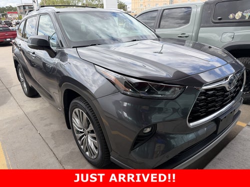 2021 Toyota Highlander Hybrid Platinum
