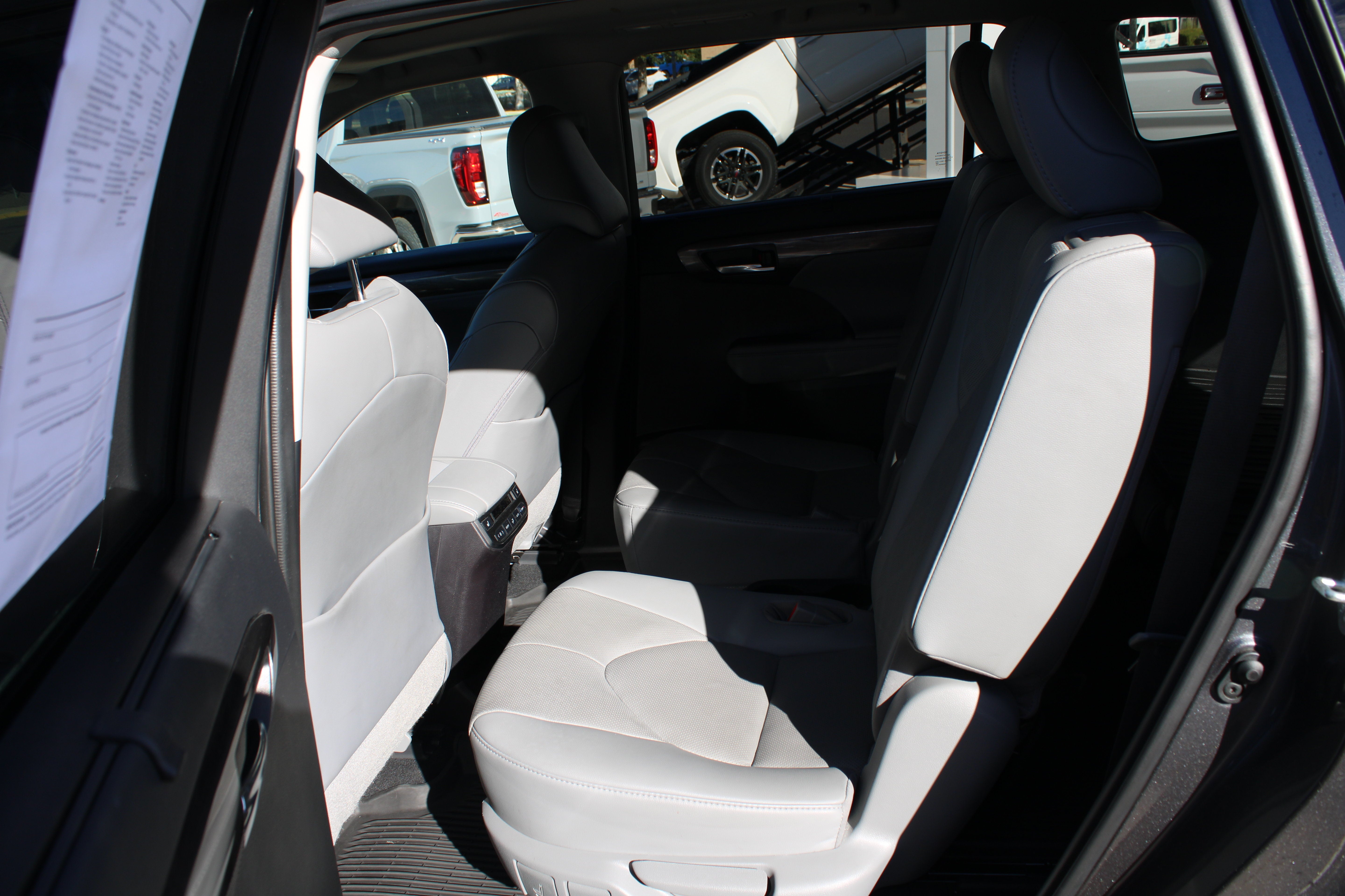 2021 Toyota Highlander Hybrid Platinum