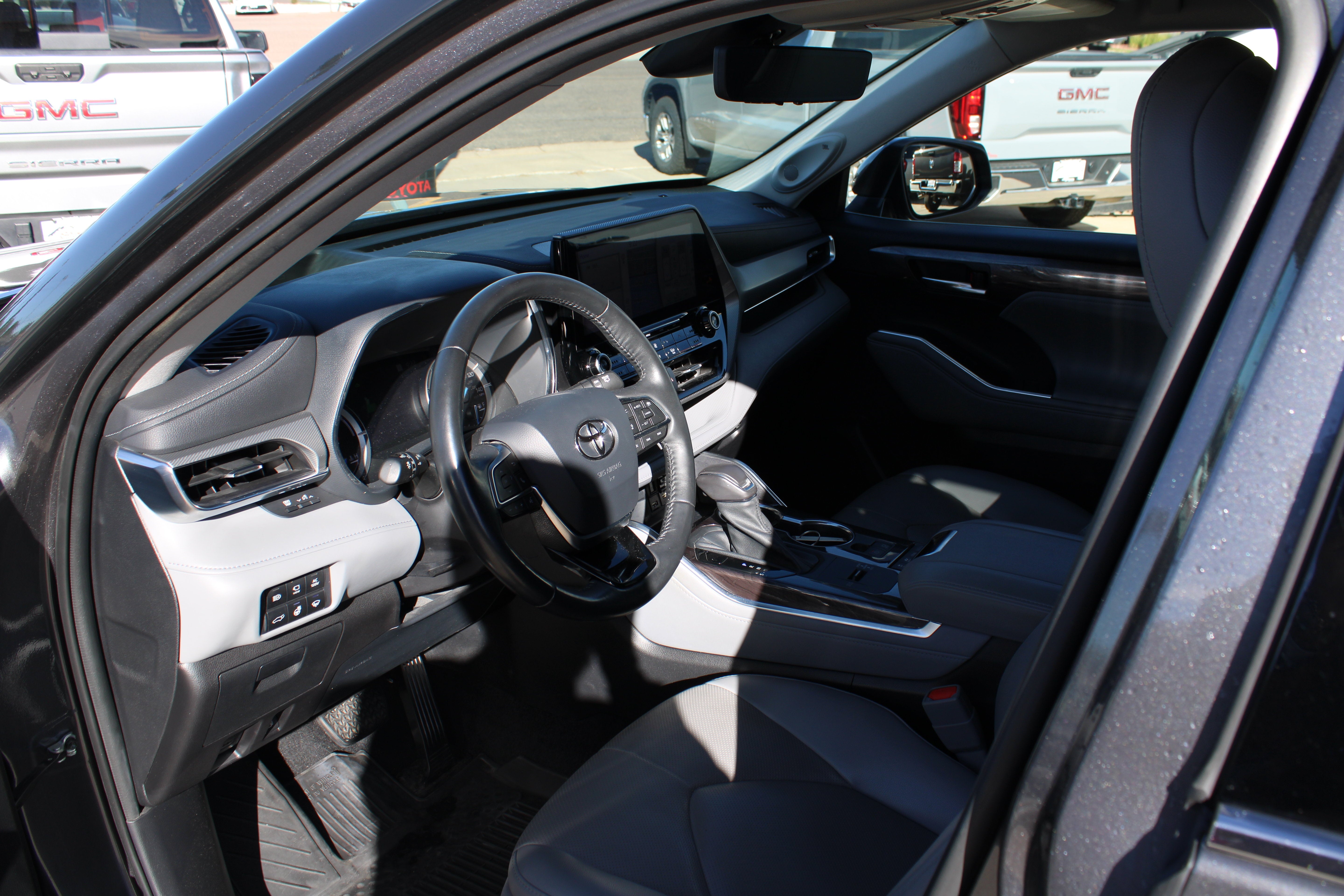 2021 Toyota Highlander Hybrid Platinum