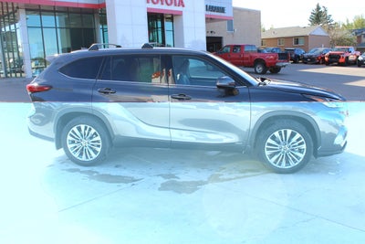 2021 Toyota Highlander Hybrid Platinum