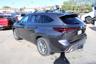 2021 Toyota Highlander Hybrid Platinum