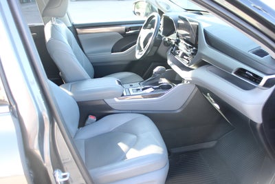 2021 Toyota Highlander Hybrid Platinum
