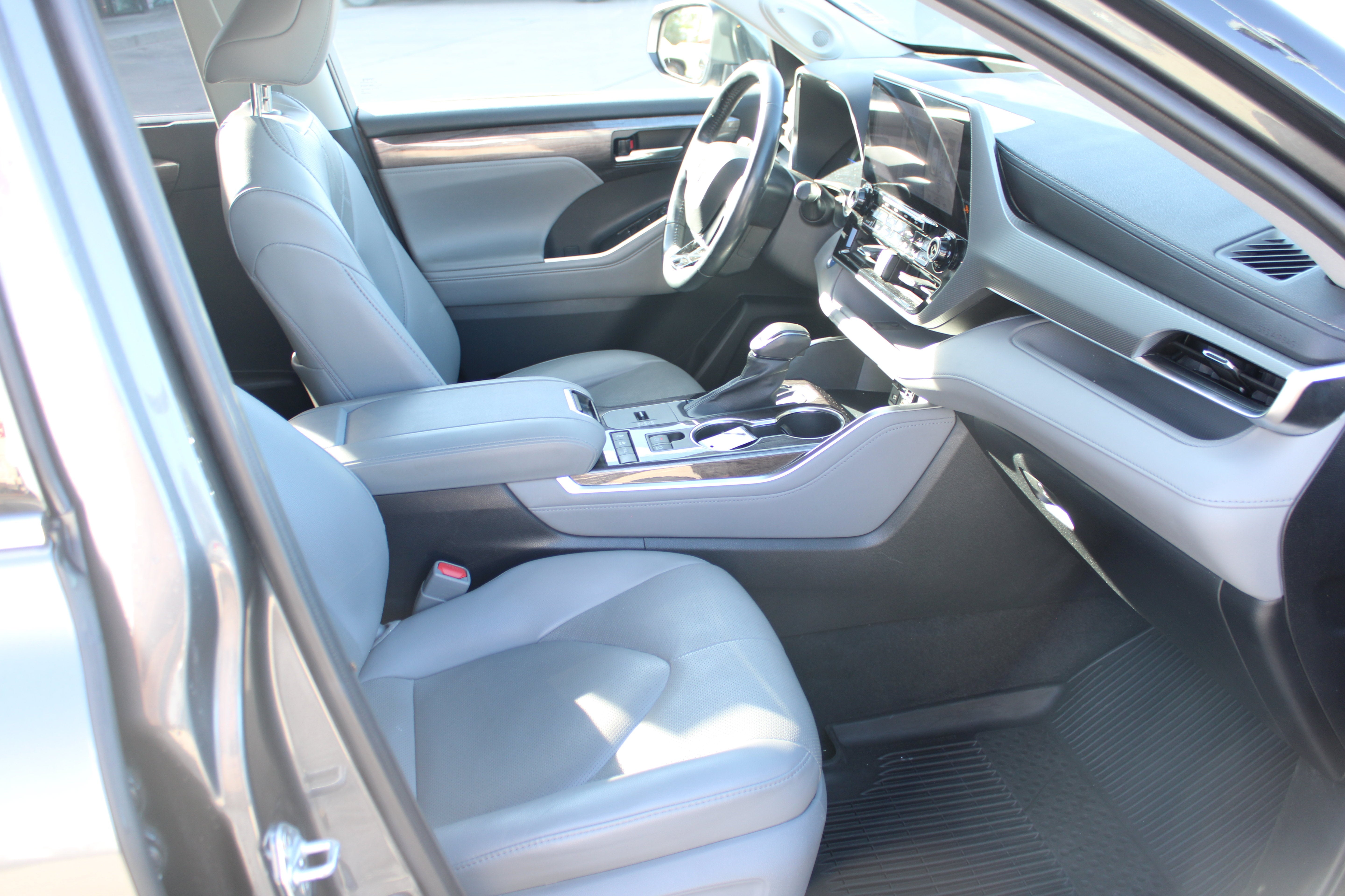 2021 Toyota Highlander Hybrid Platinum