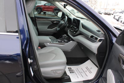 2022 Toyota Highlander Hybrid Platinum
