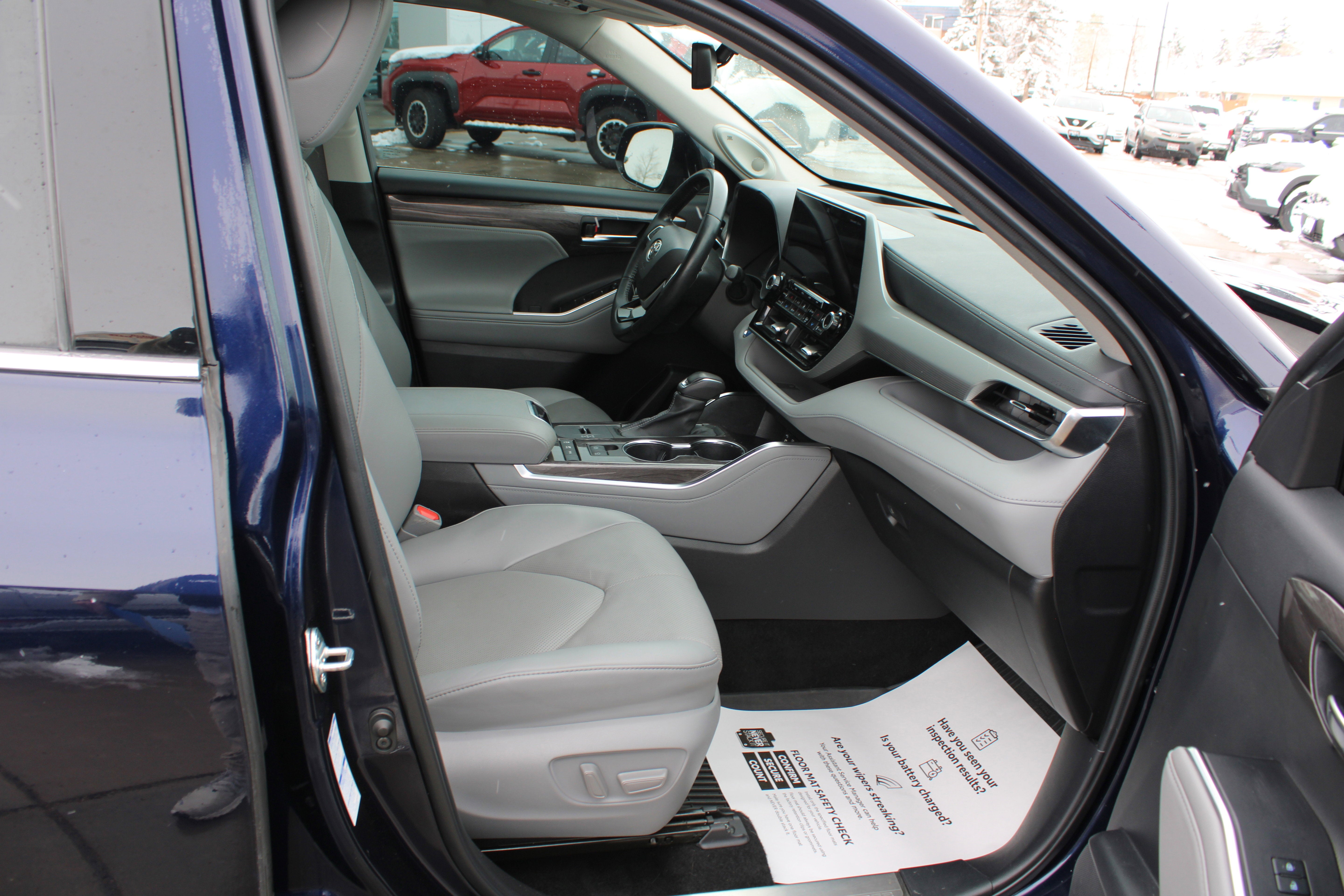 2022 Toyota Highlander Hybrid Platinum