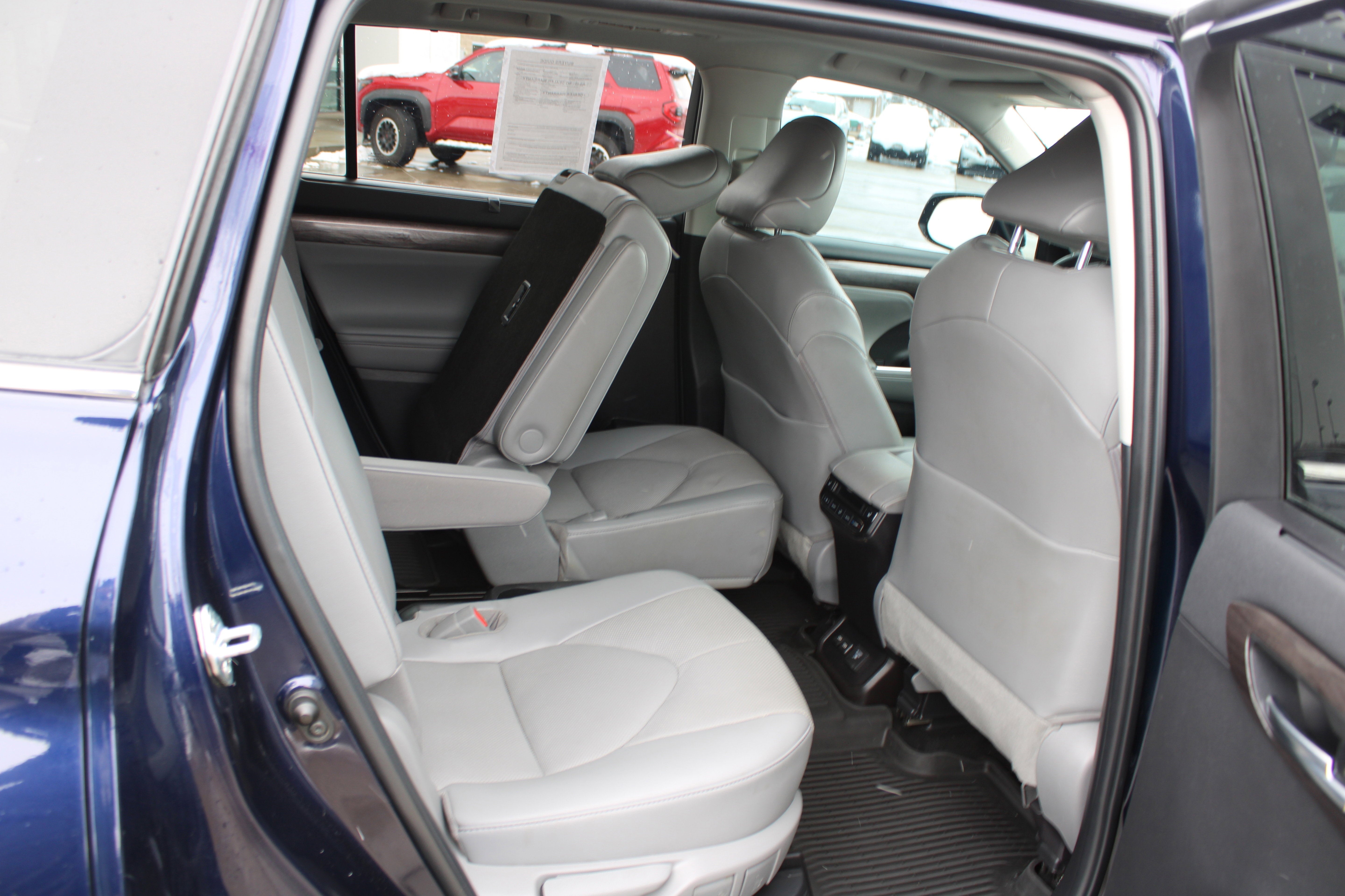 2022 Toyota Highlander Hybrid Platinum