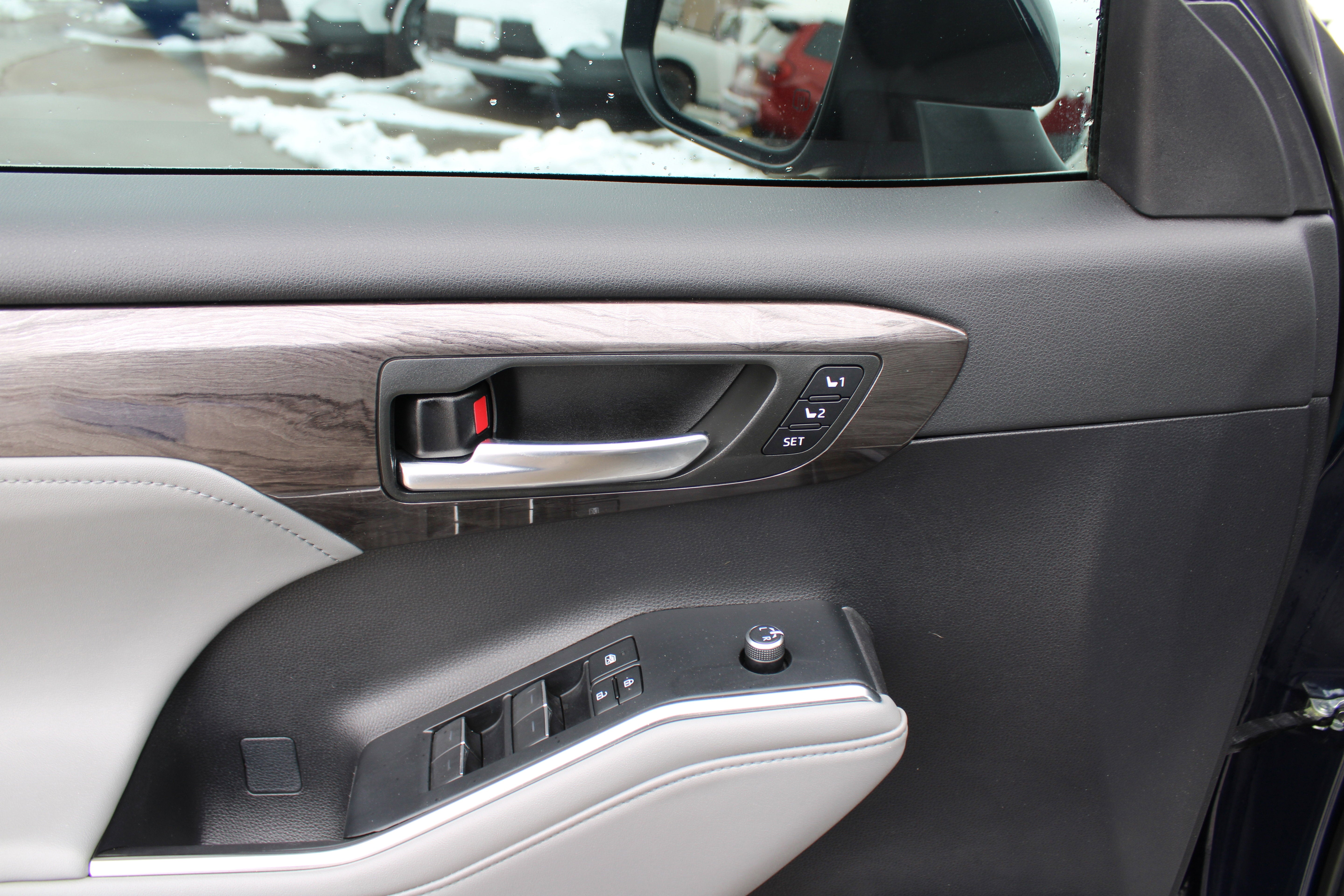 2022 Toyota Highlander Hybrid Platinum