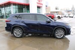 2022 Toyota Highlander Hybrid Platinum