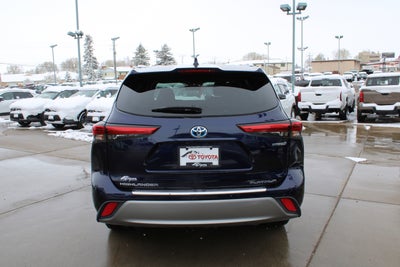 2022 Toyota Highlander Hybrid Platinum