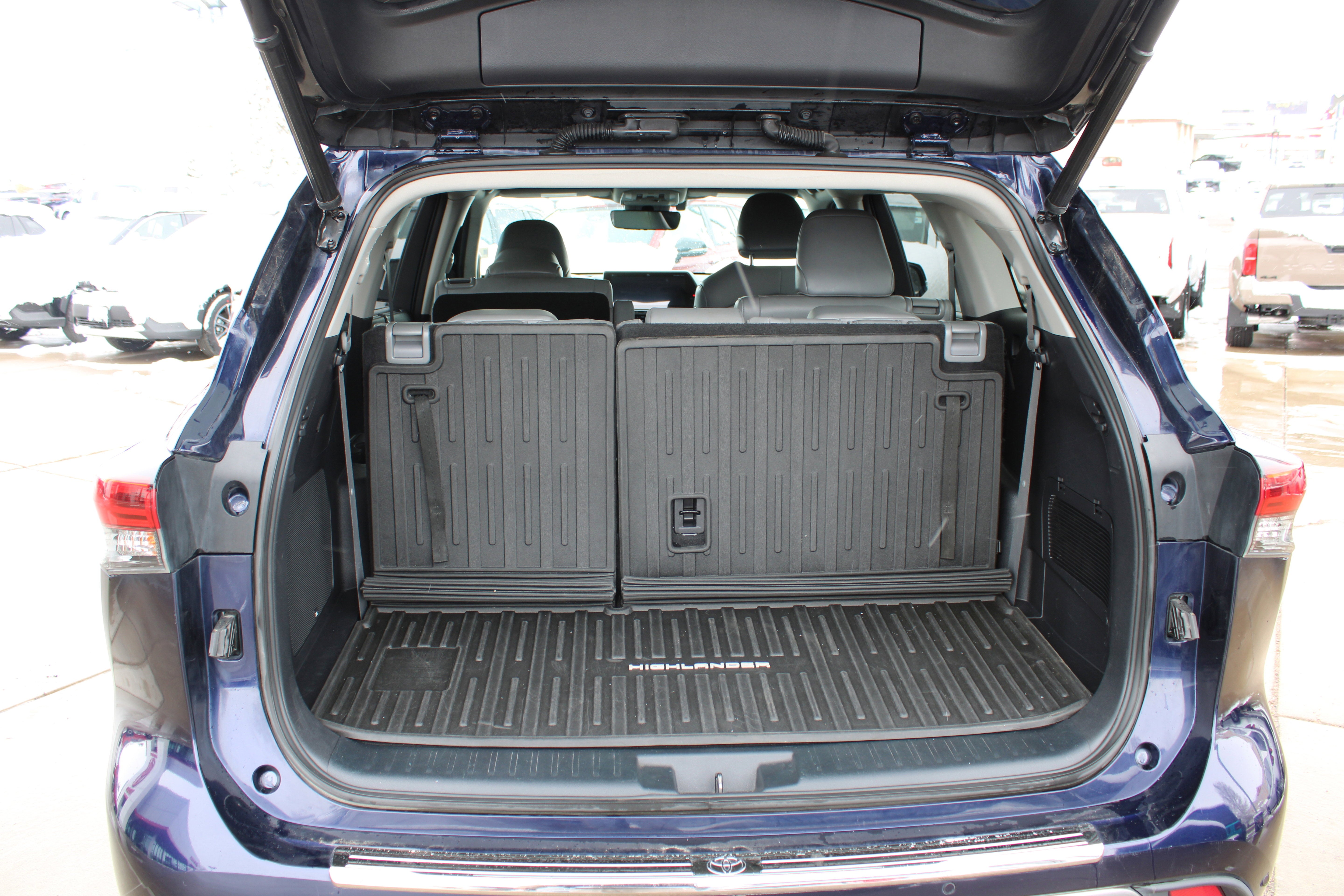 2022 Toyota Highlander Hybrid Platinum