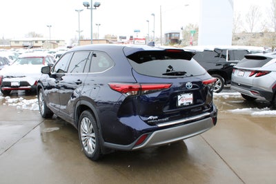 2022 Toyota Highlander Hybrid Platinum