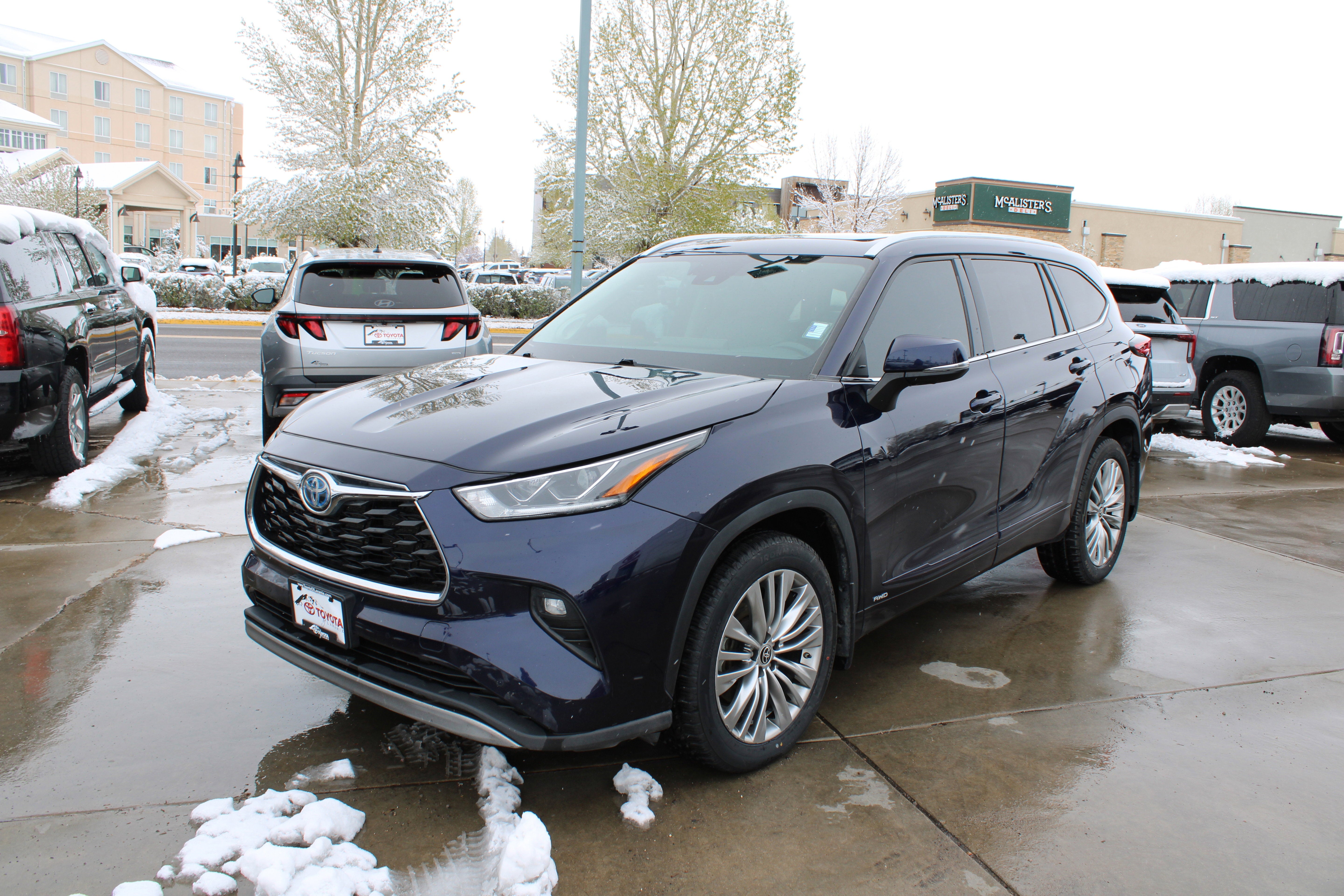 2022 Toyota Highlander Hybrid Platinum