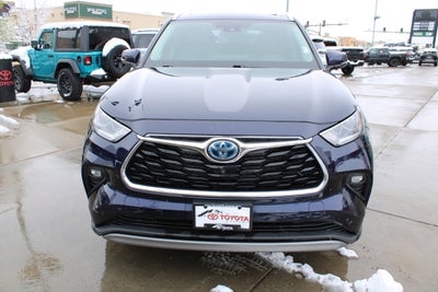 2022 Toyota Highlander Hybrid Platinum
