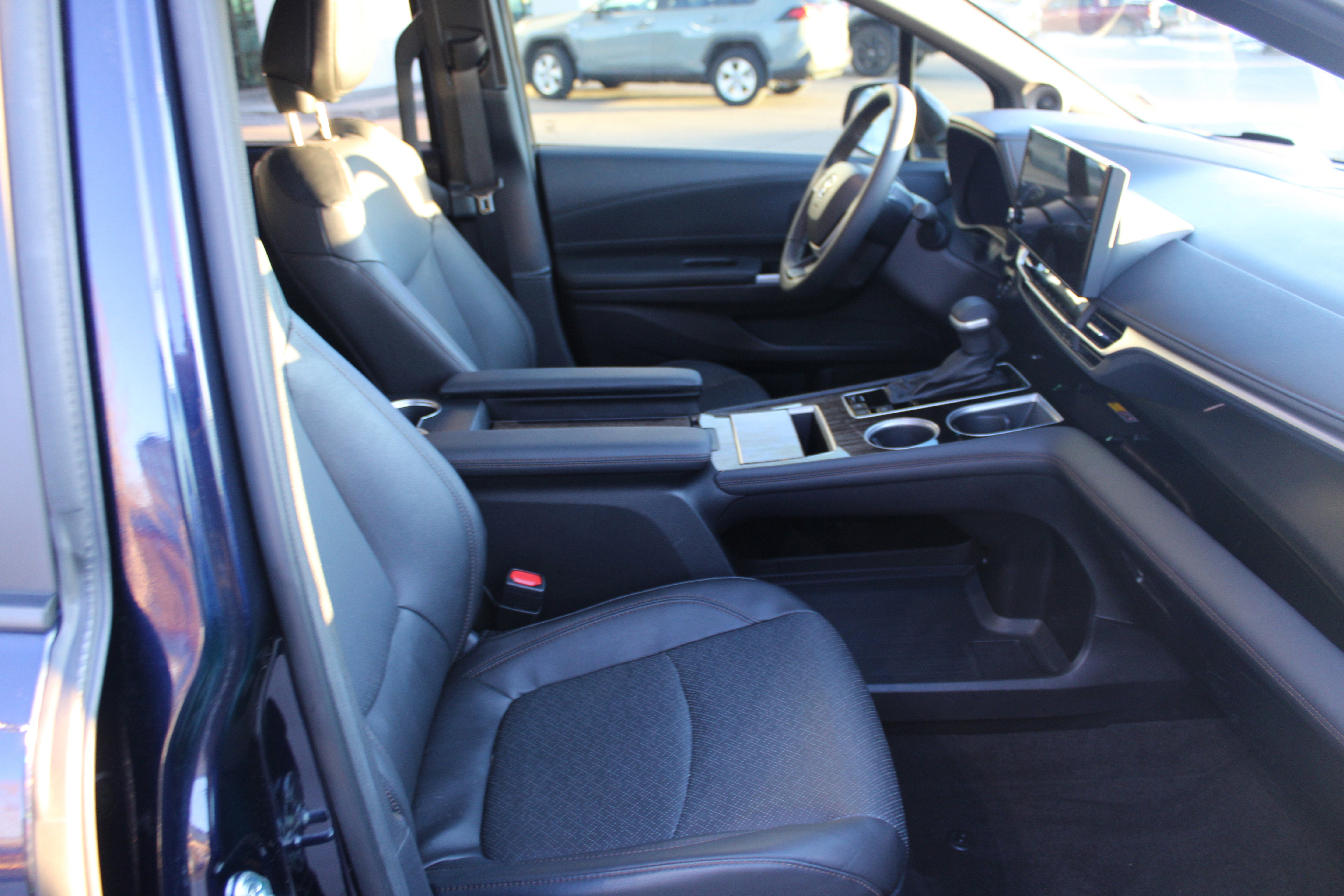 2025 Toyota Sienna Platinum