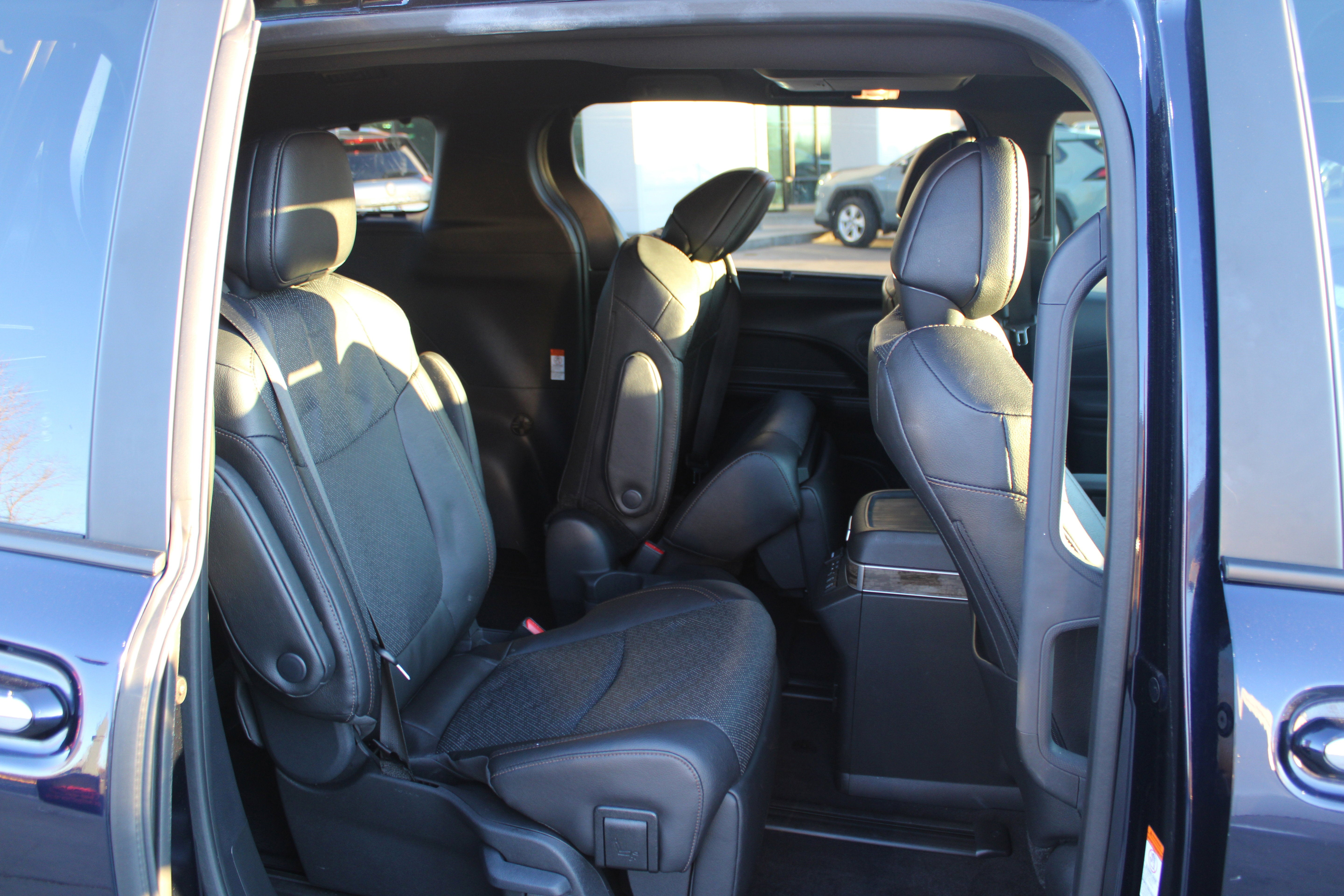 2025 Toyota Sienna Platinum