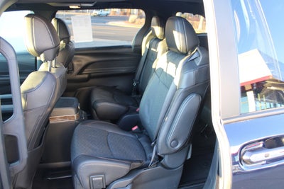 2025 Toyota Sienna Platinum