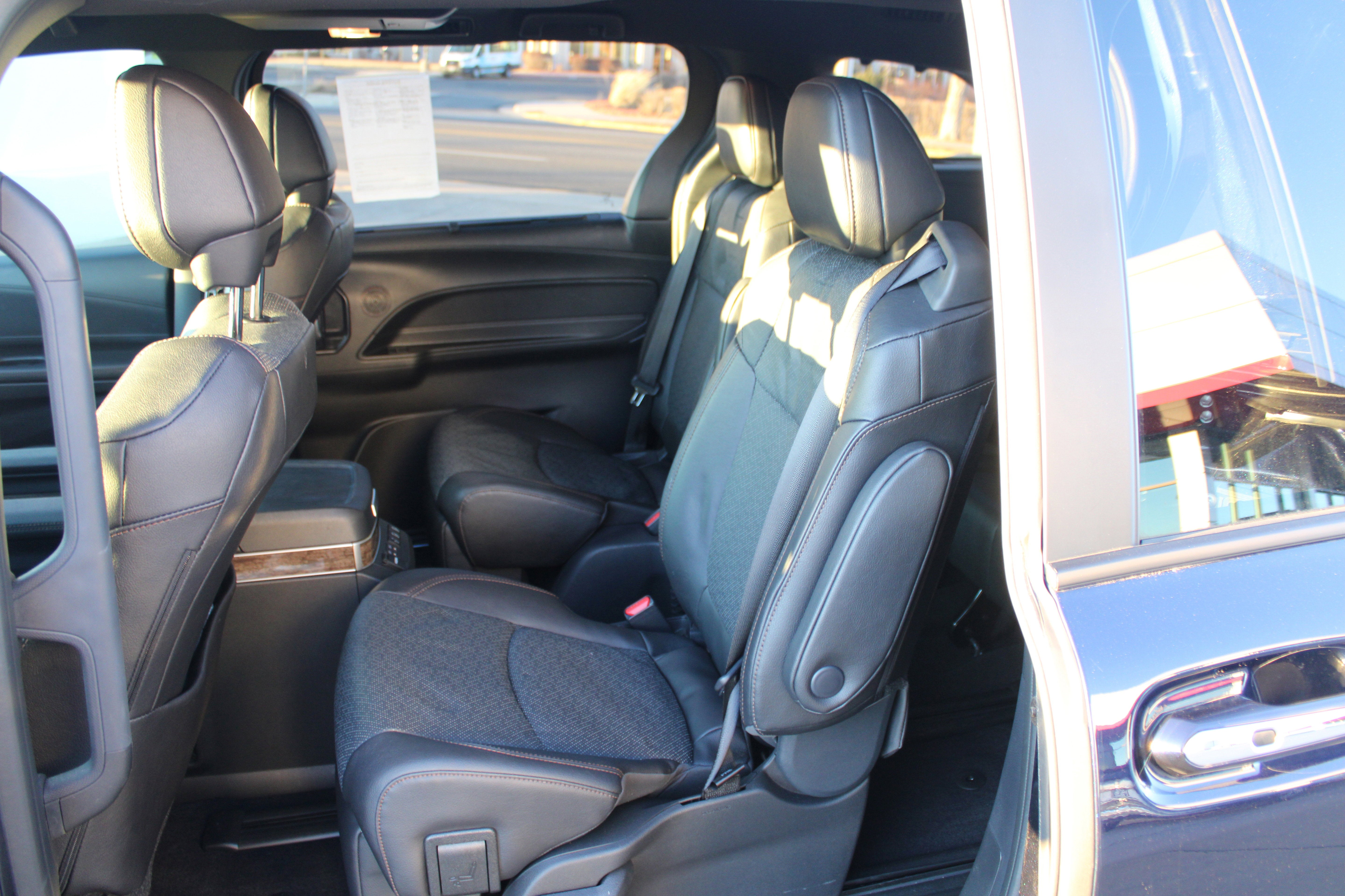 2025 Toyota Sienna Platinum