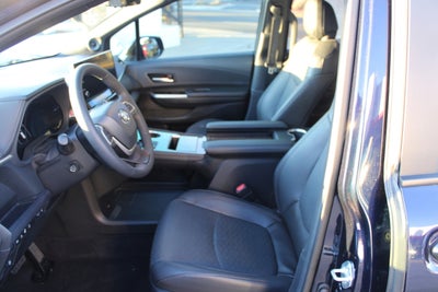 2025 Toyota Sienna Platinum