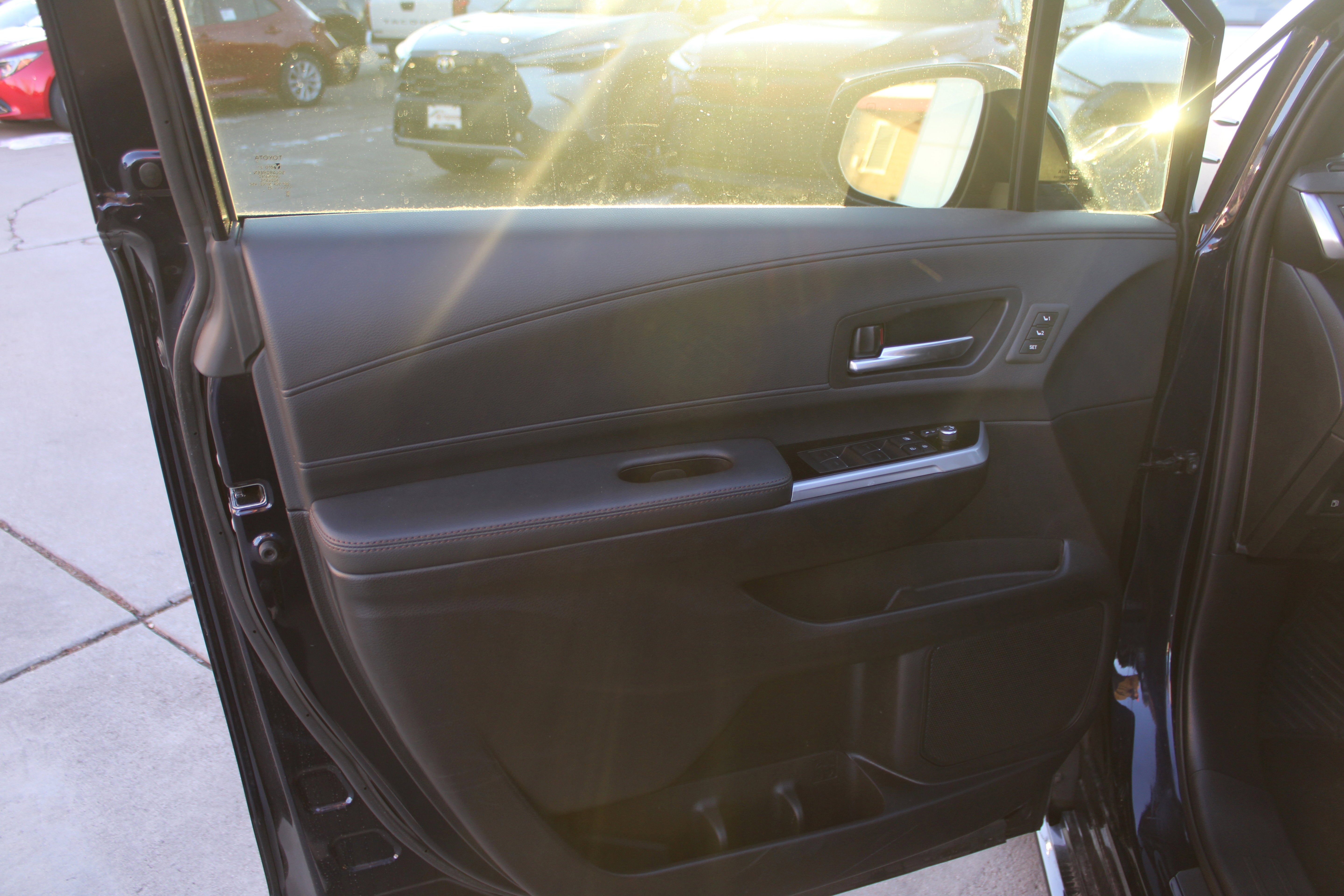 2025 Toyota Sienna Platinum