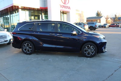 2025 Toyota Sienna Platinum