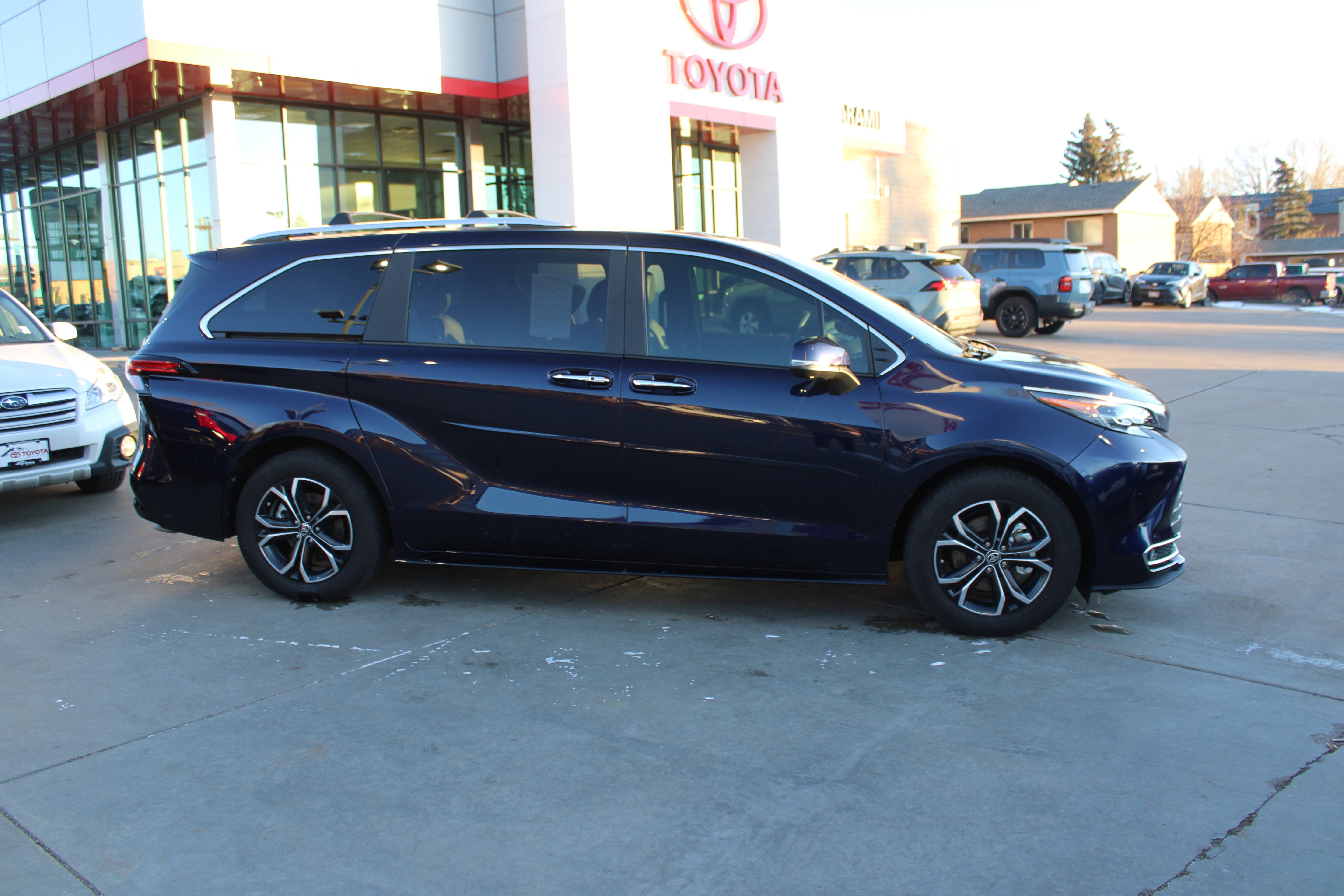 2025 Toyota Sienna Platinum