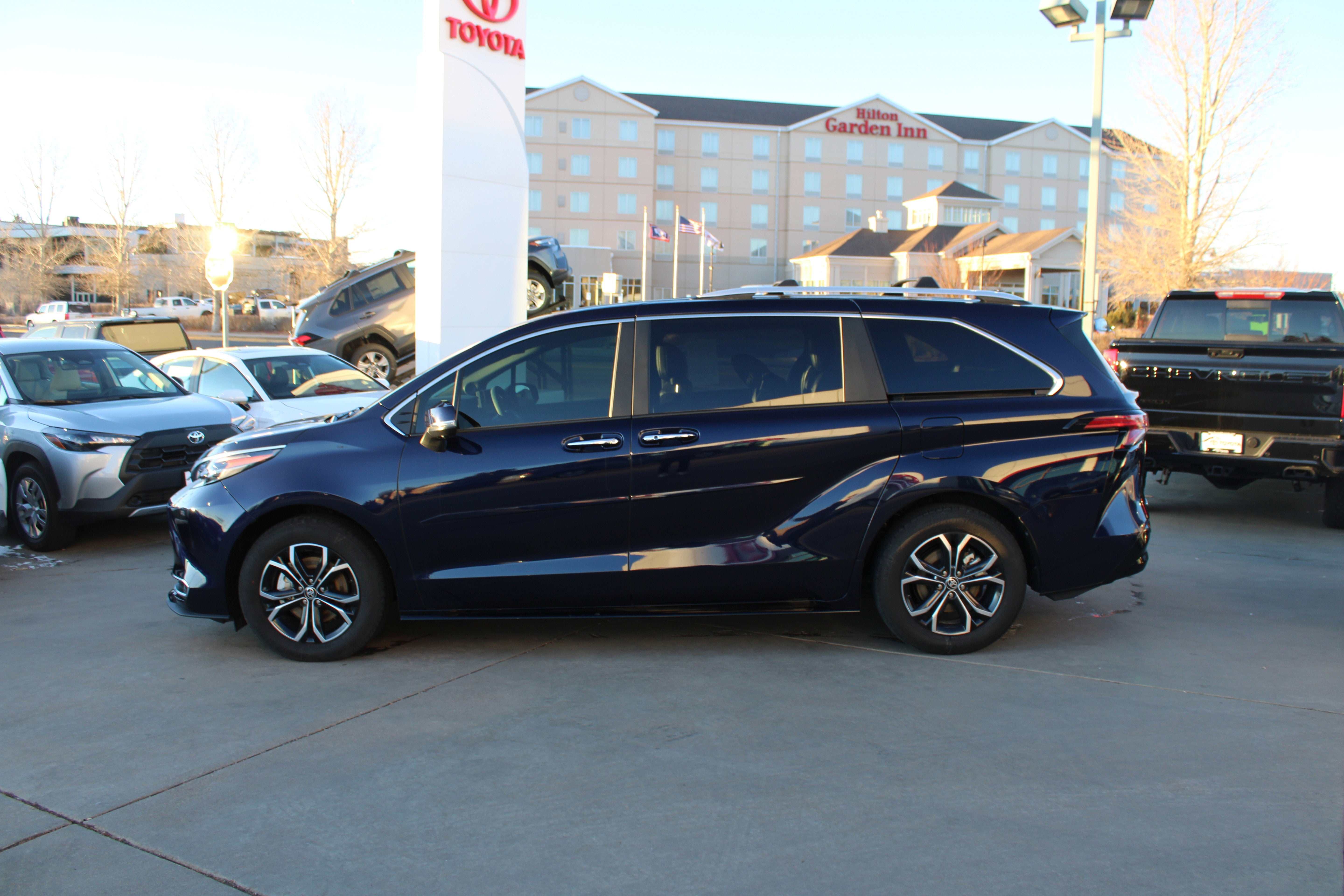 2025 Toyota Sienna Platinum